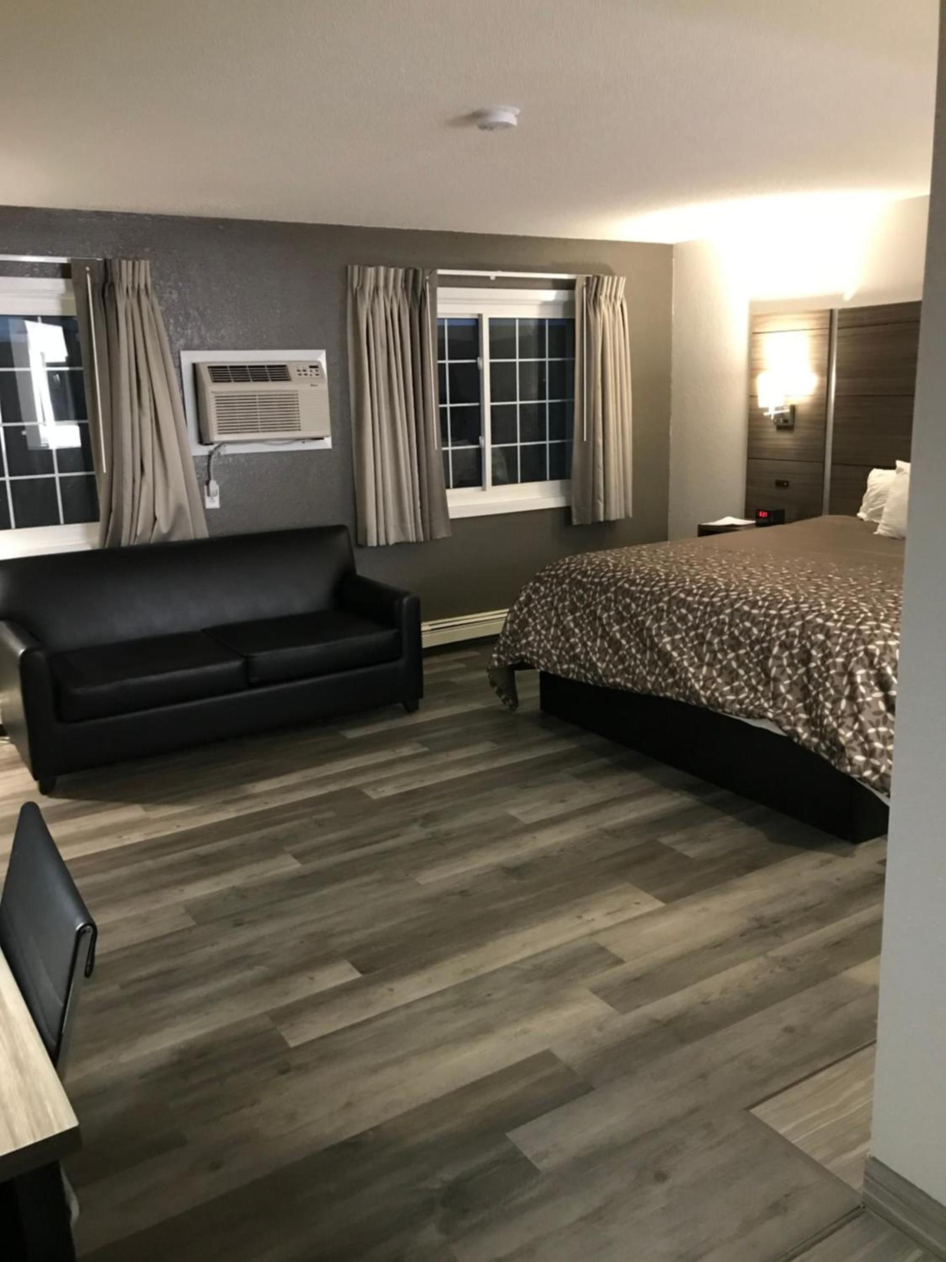 HomeTown Inn photo 18
