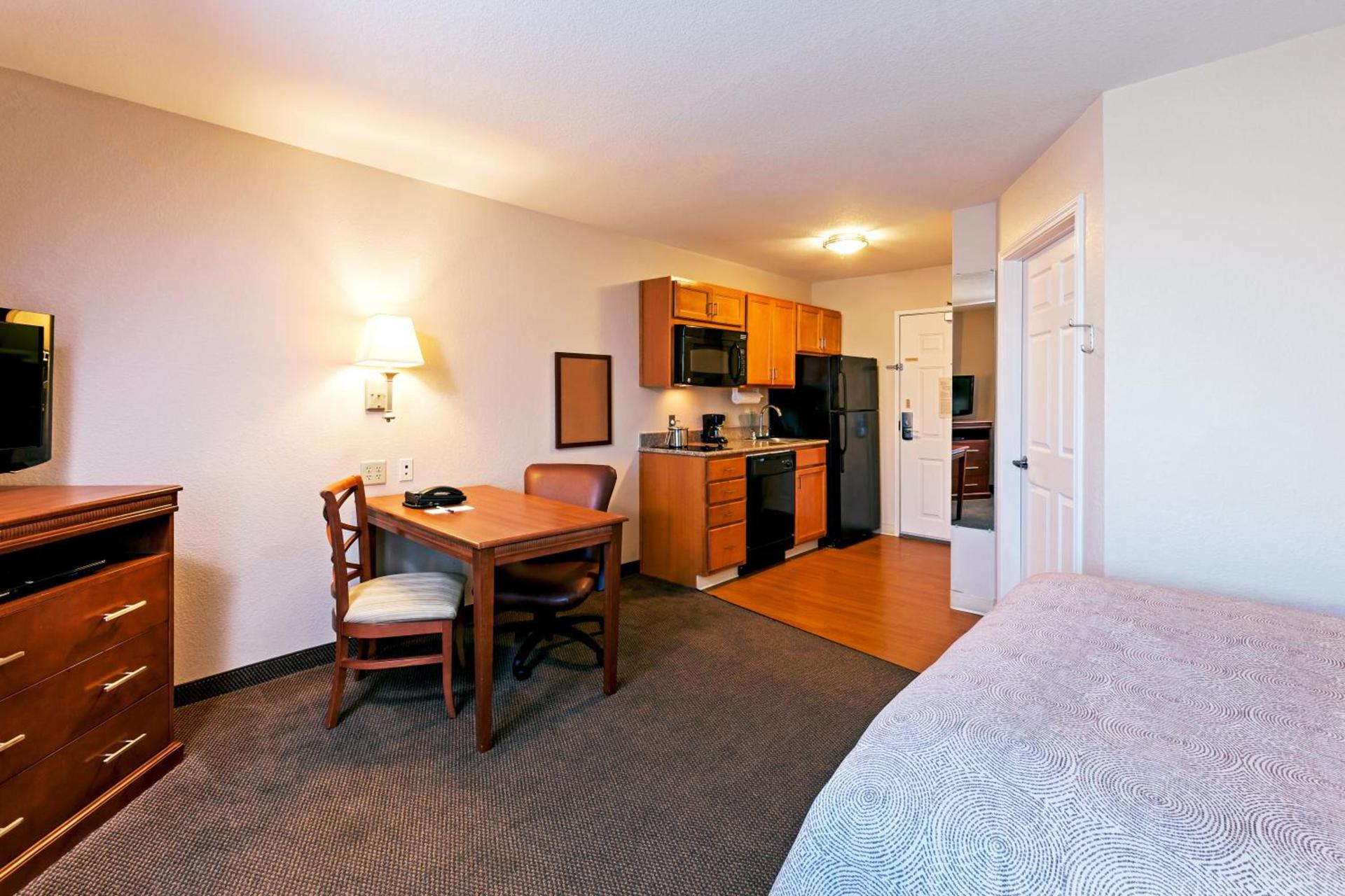 Candlewood Suites Pearland by IHG photo 2