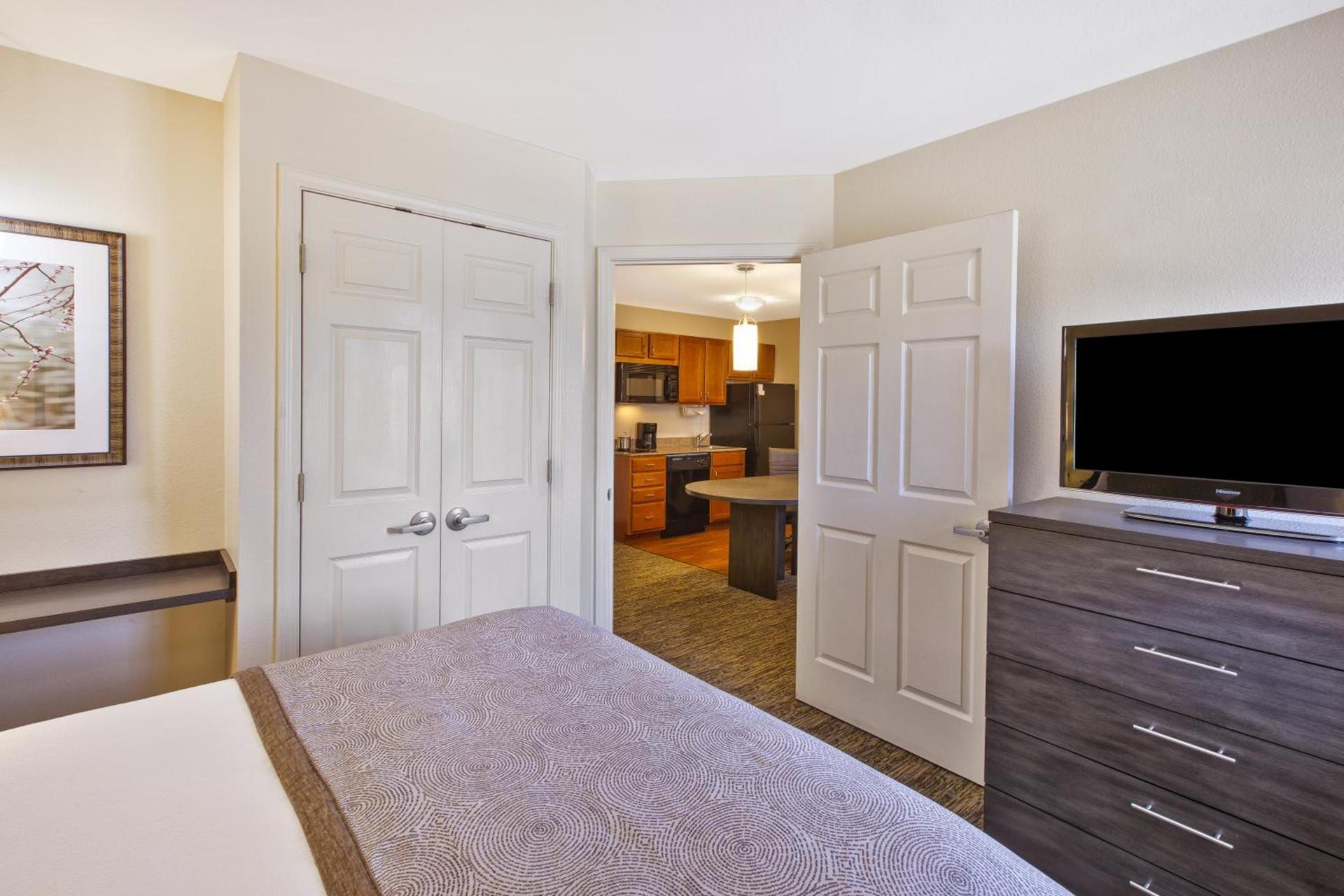 Candlewood Suites Indianapolis Airport by IHG photo 2