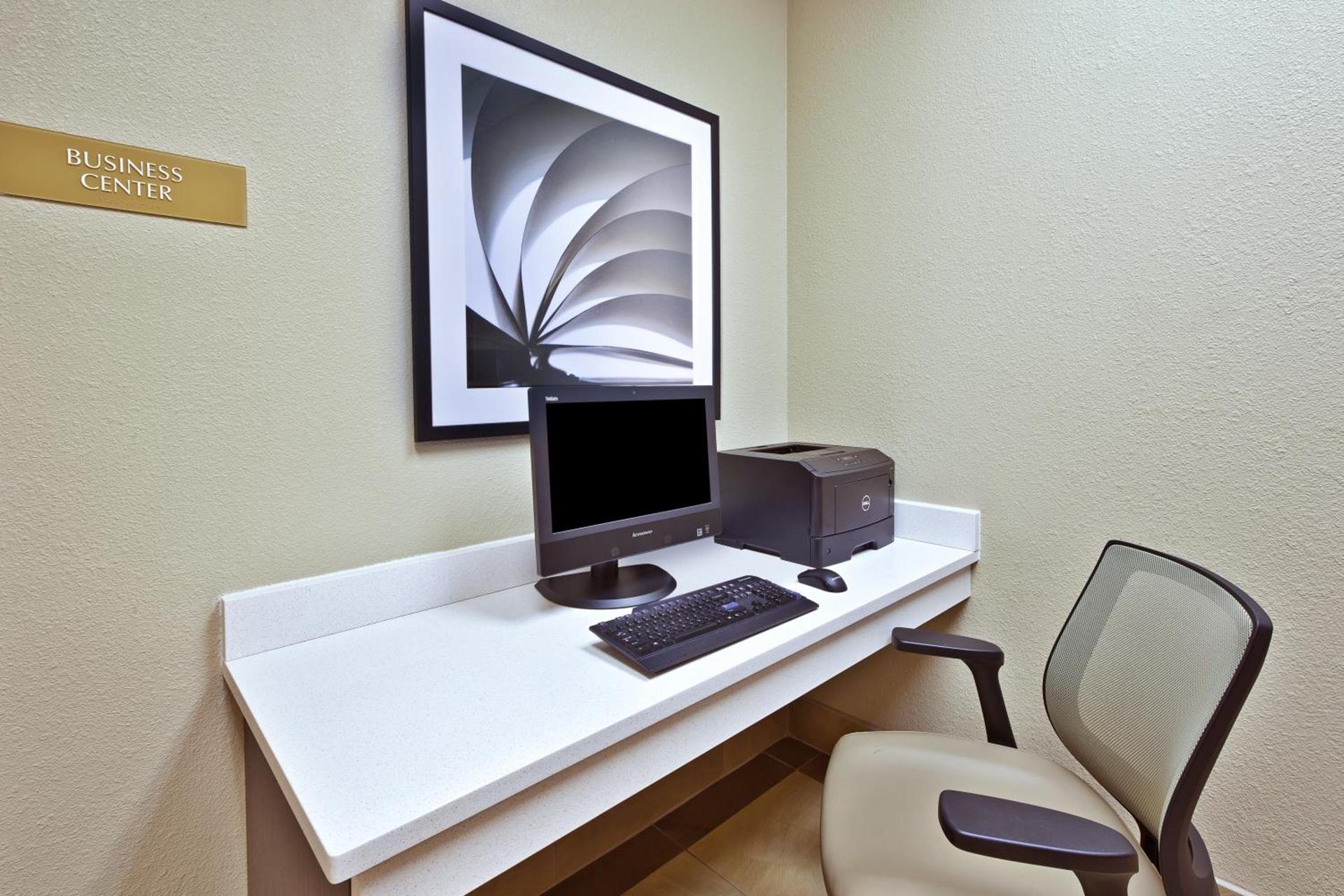 Candlewood Suites Indianapolis Airport by IHG photo 3