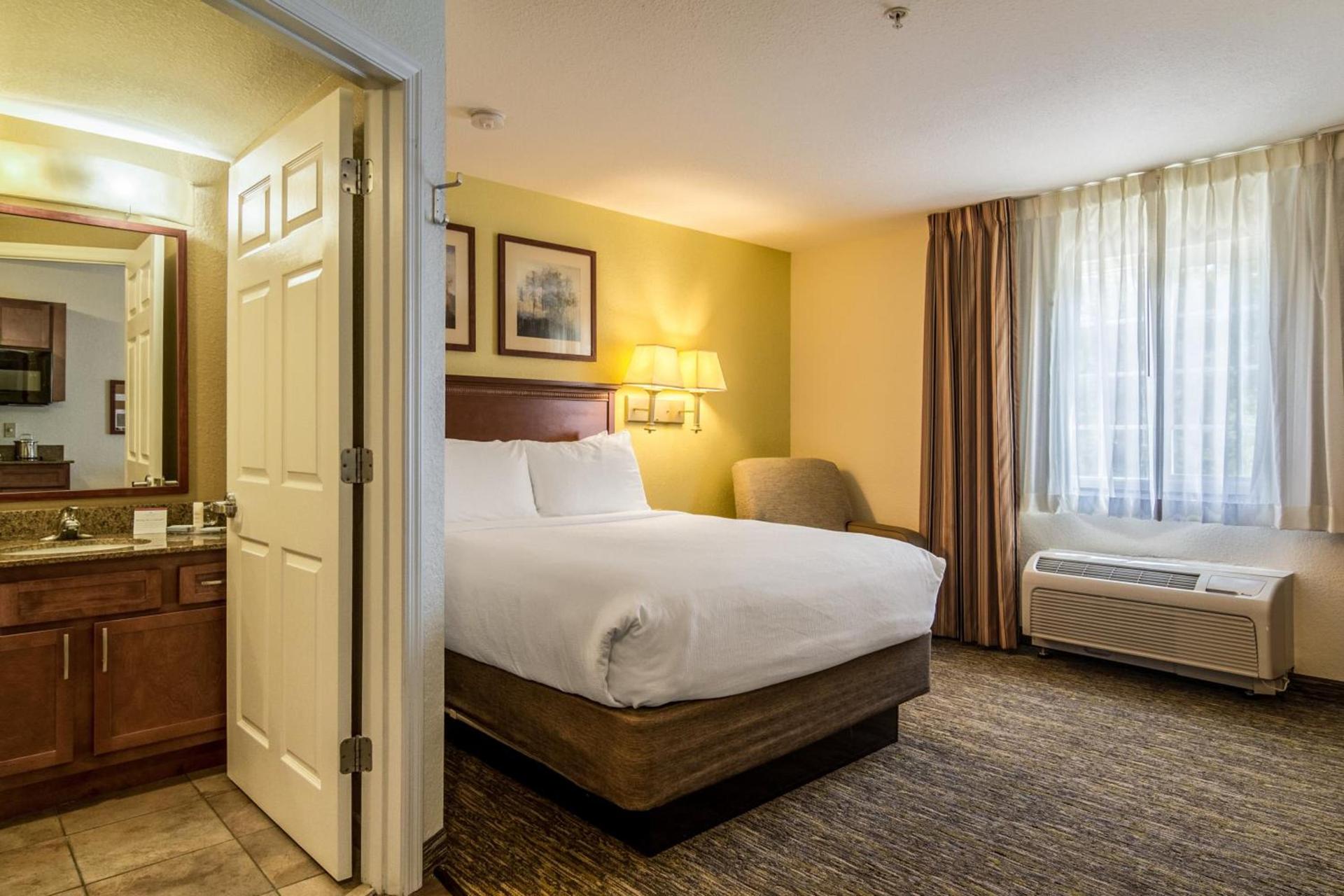 Candlewood Suites Jacksonville East Merril Road by IHG photo 55