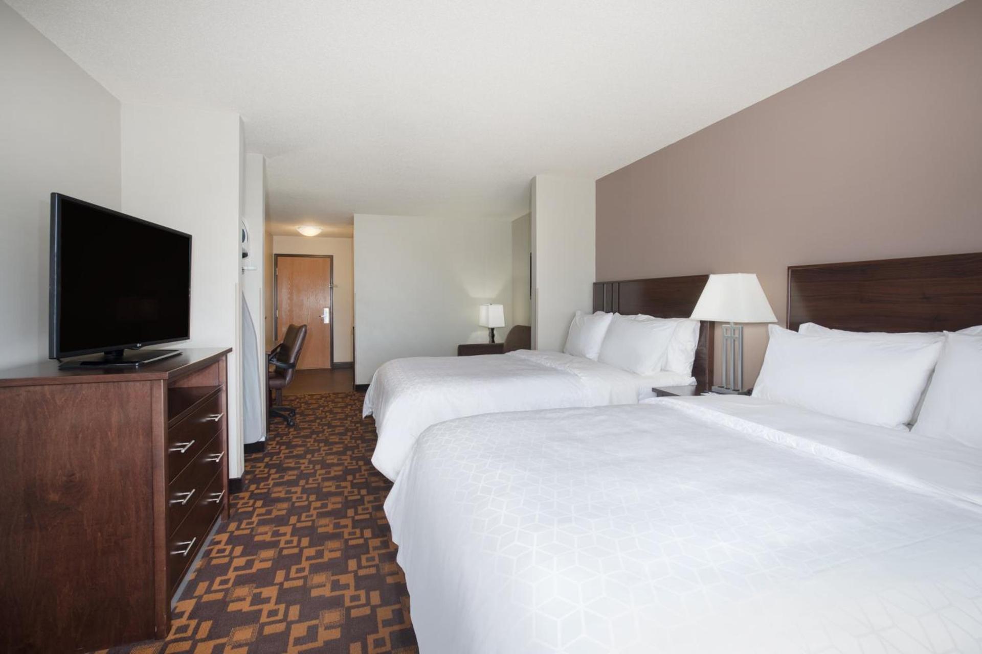 Holiday Inn Express & Suites Yankton by IHG photo 43