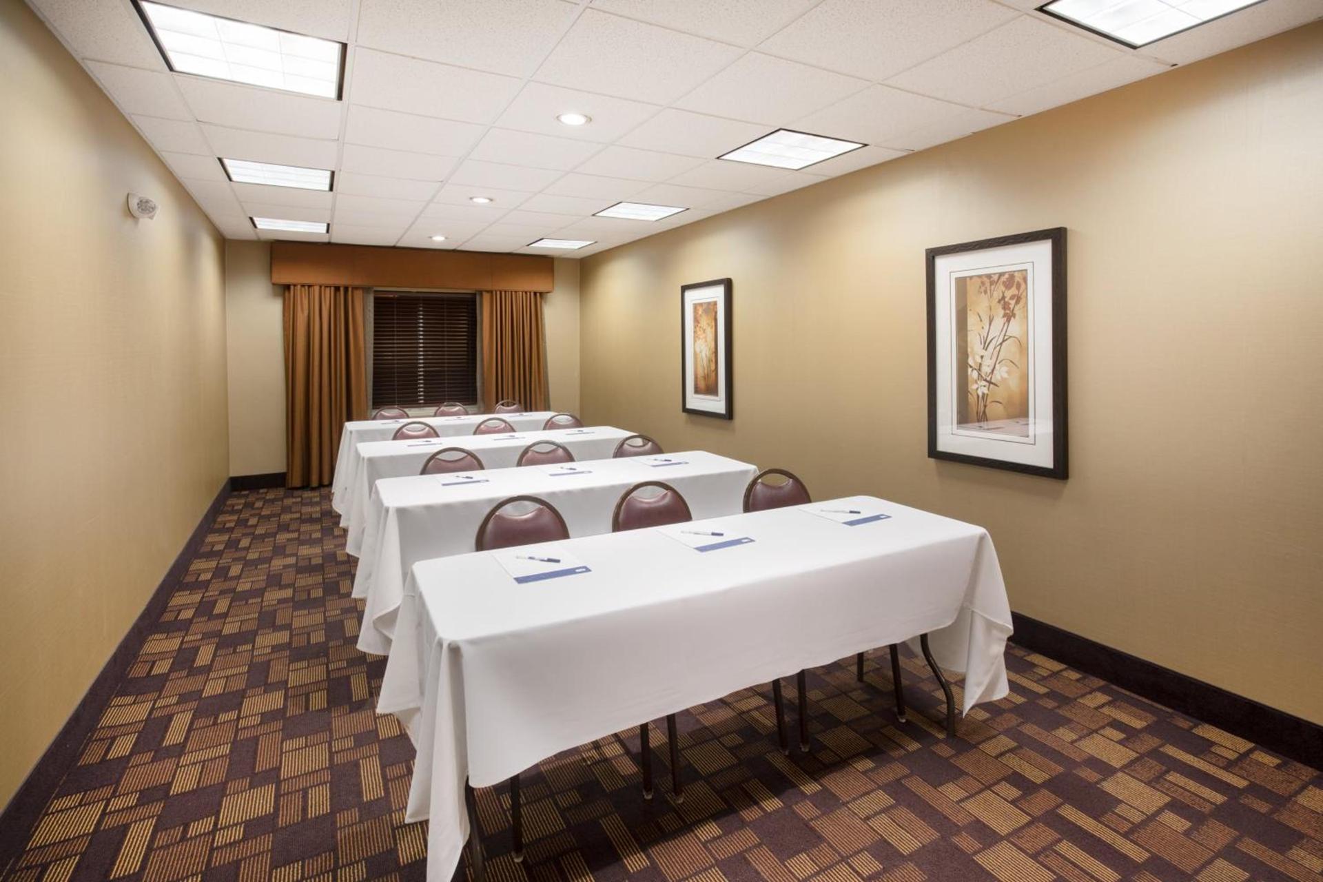 Holiday Inn Express & Suites Yankton by IHG photo 12