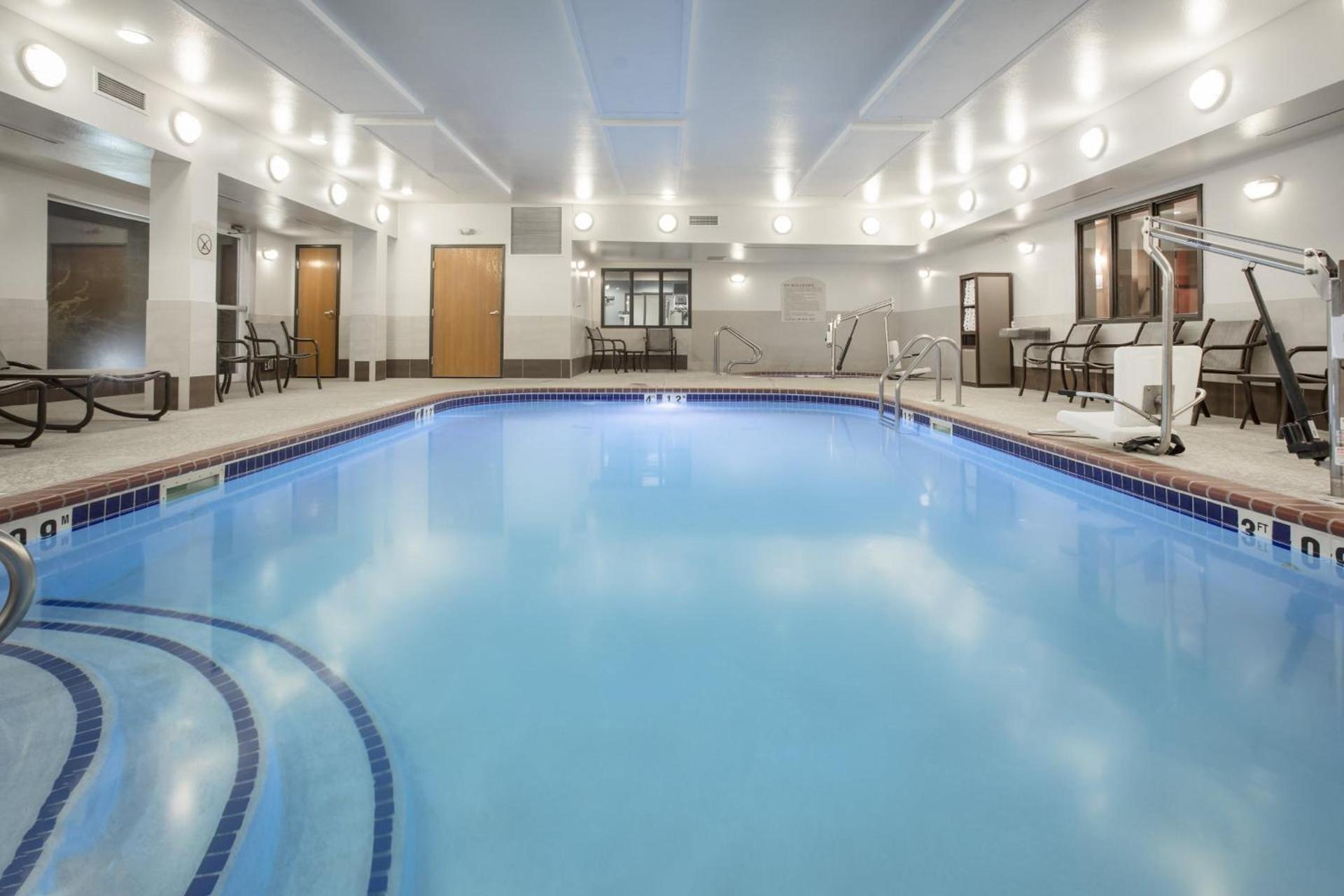 Holiday Inn Express & Suites Yankton by IHG photo 2
