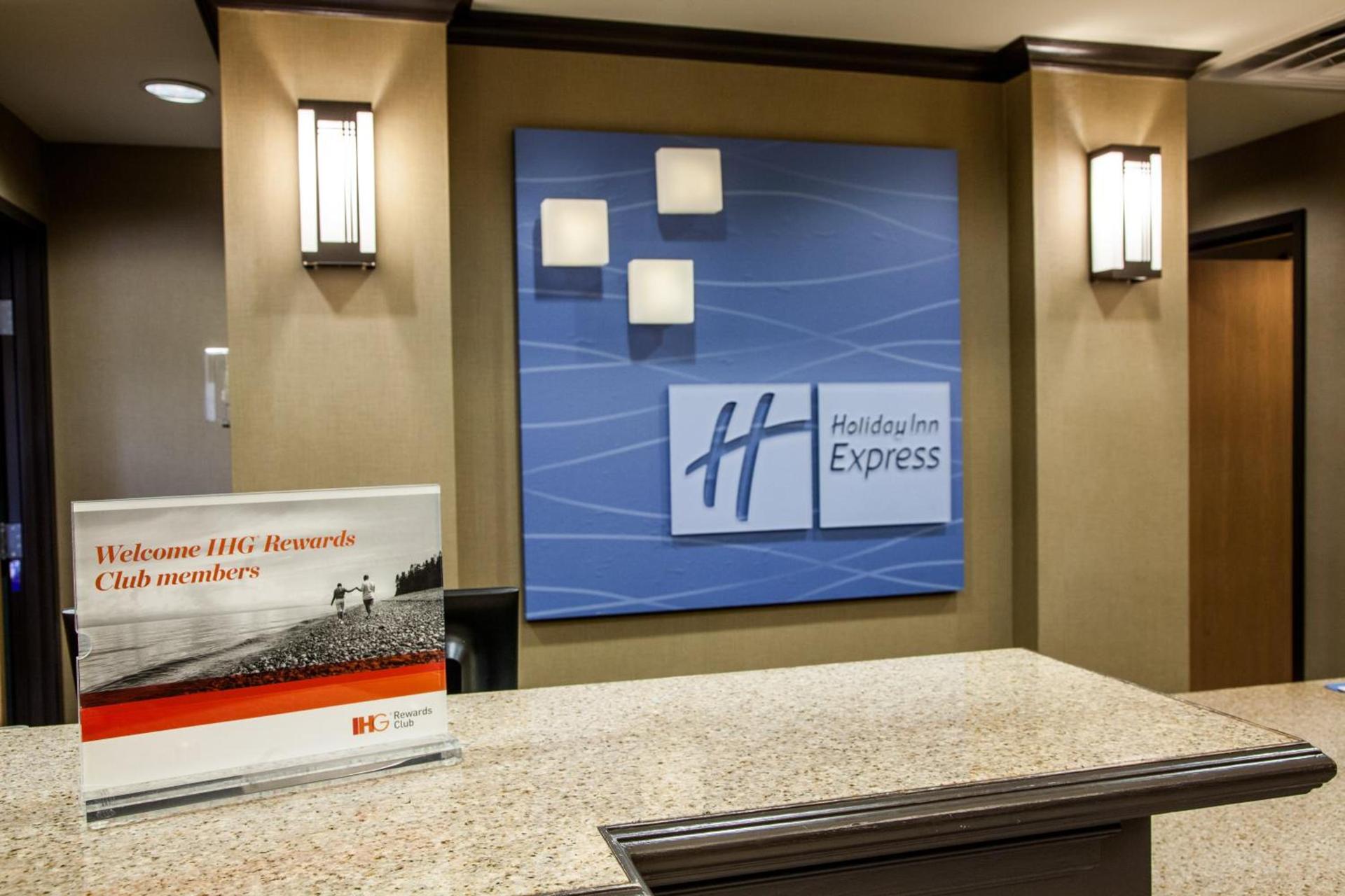 Holiday Inn Express & Suites Yankton by IHG photo 25