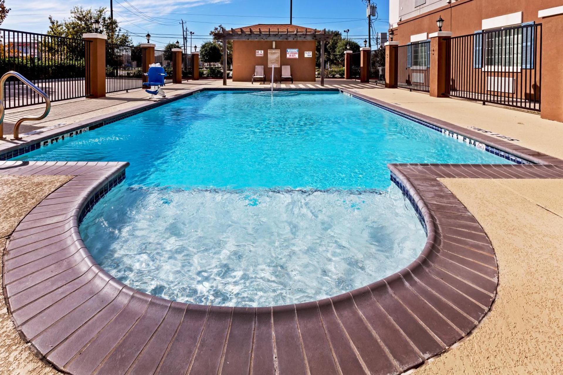 Candlewood Suites Baytown by IHG photo 8