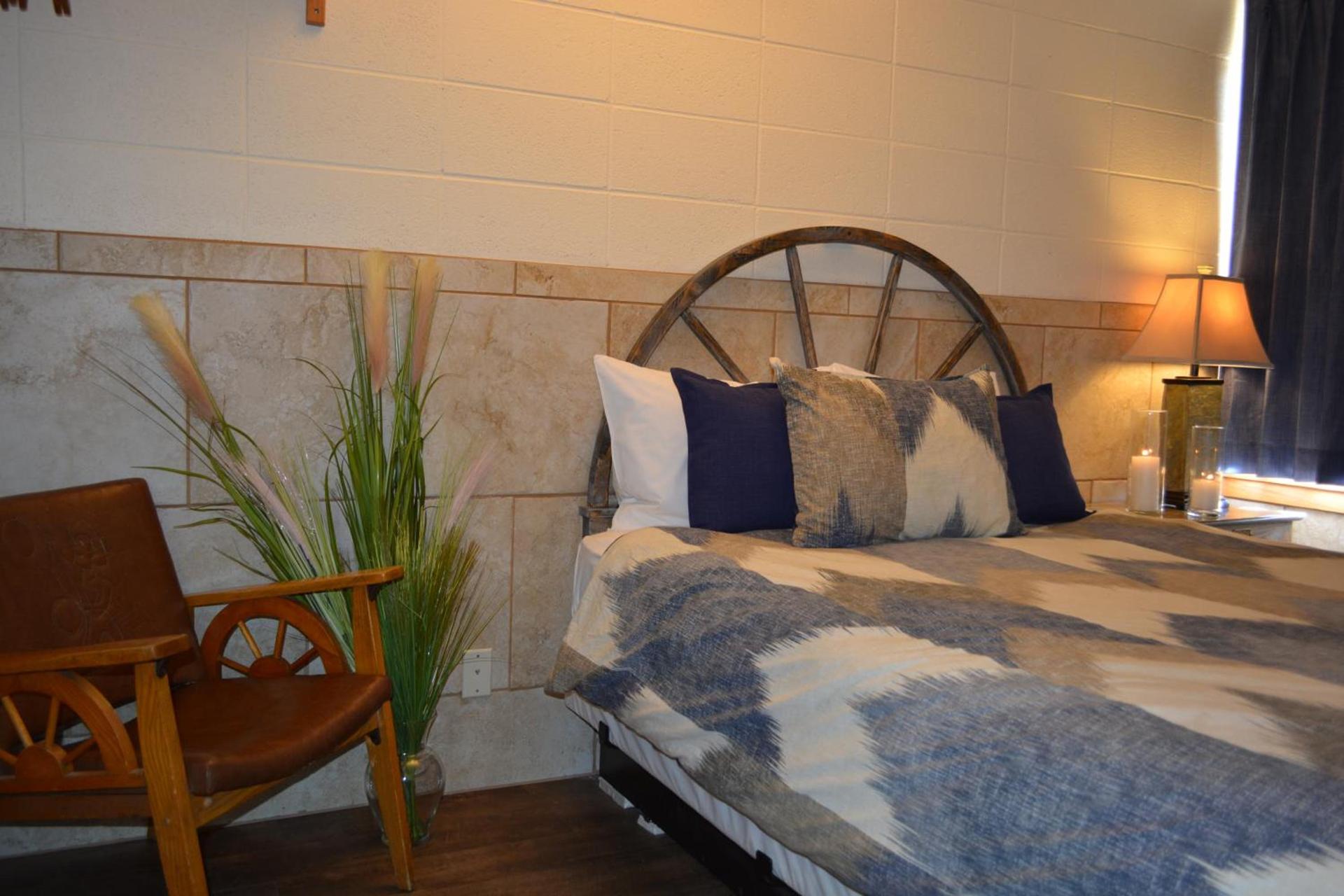Lariat Motel photo 18