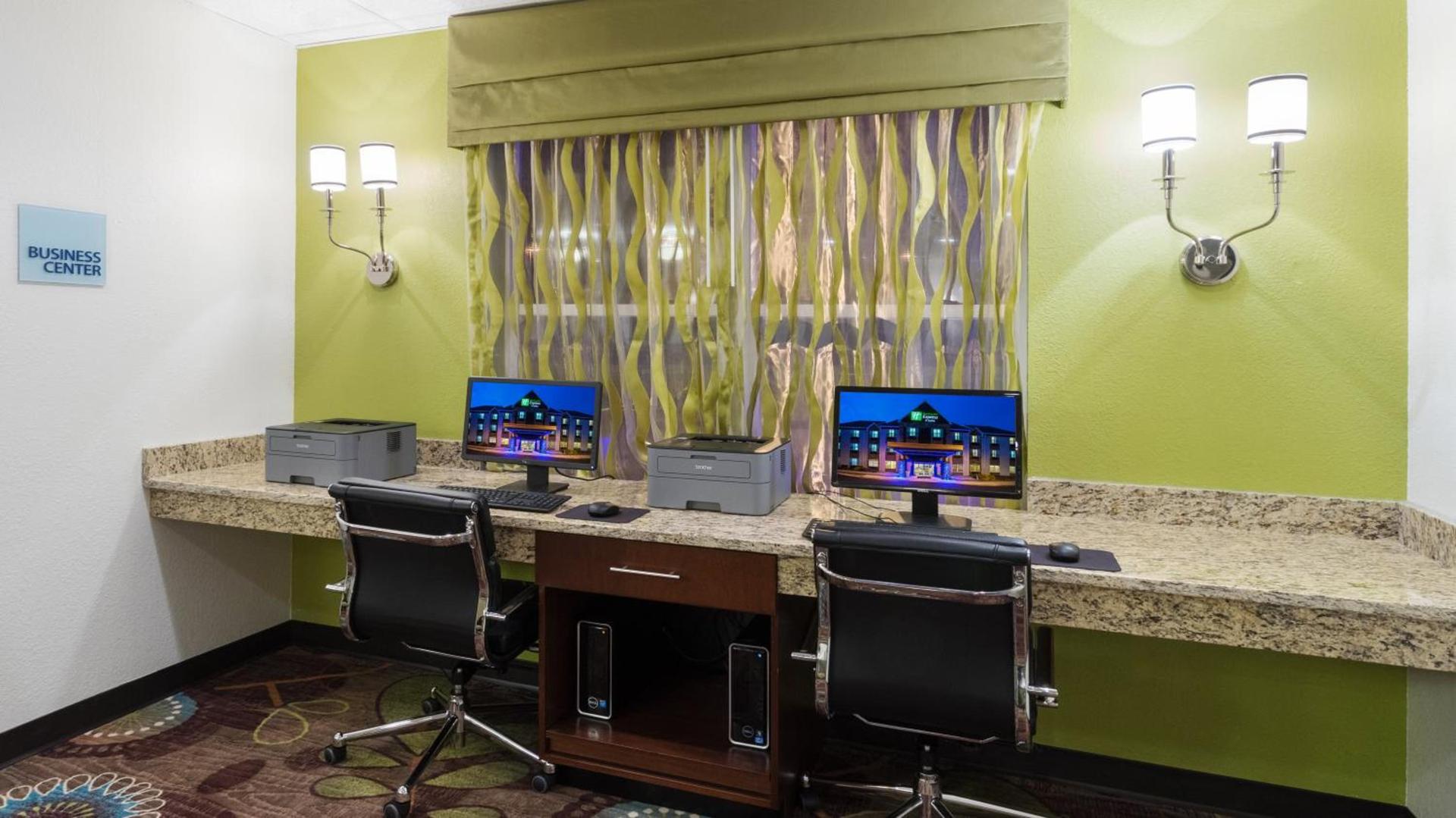 Holiday Inn Express & Suites Wyomissing by IHG photo 5