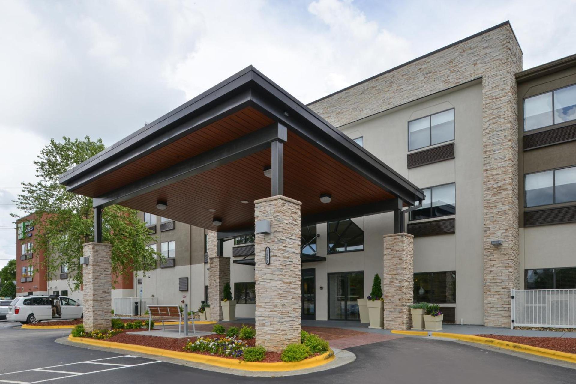 Holiday Inn Express & Suites Raleigh NE - Medical Ctr Area by IHG photo 1