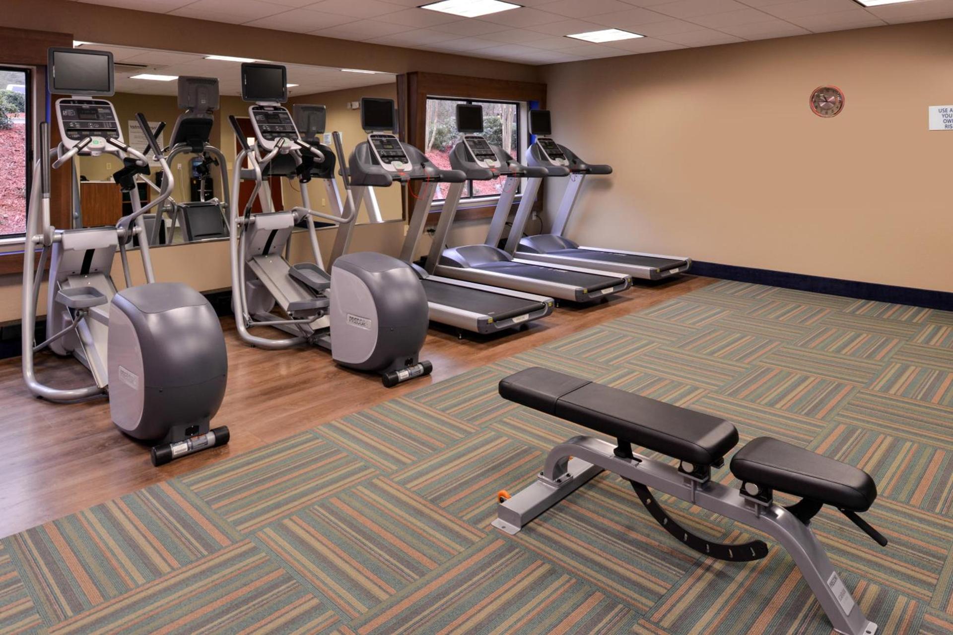 Holiday Inn Express & Suites Raleigh NE - Medical Ctr Area by IHG photo 6