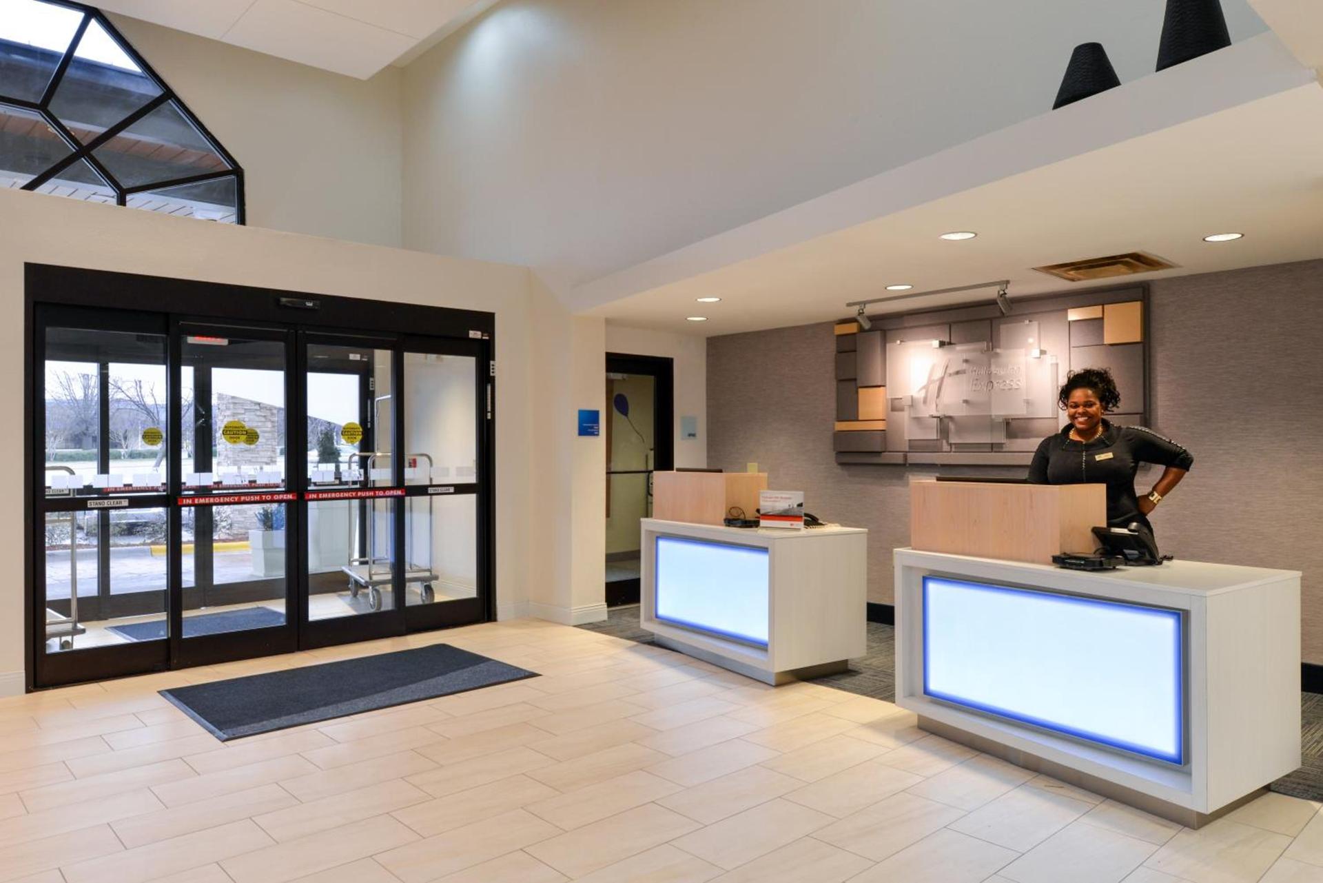Holiday Inn Express & Suites Raleigh NE - Medical Ctr Area by IHG photo 23