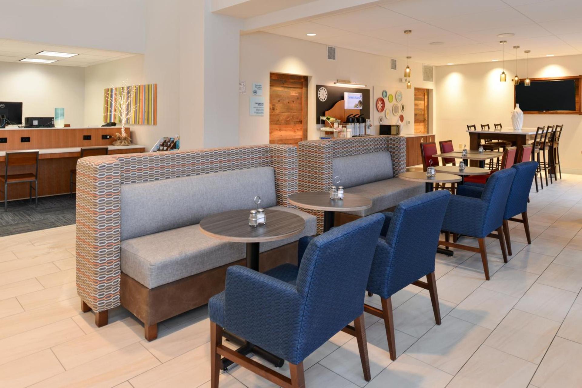 Holiday Inn Express & Suites Raleigh NE - Medical Ctr Area by IHG photo 28