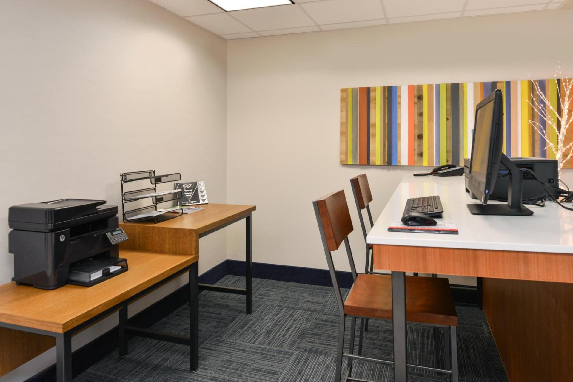 Holiday Inn Express & Suites Raleigh NE - Medical Ctr Area by IHG photo 7