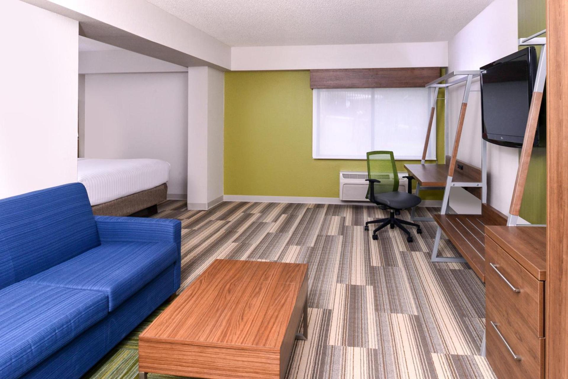Holiday Inn Express & Suites Raleigh NE - Medical Ctr Area by IHG photo 32