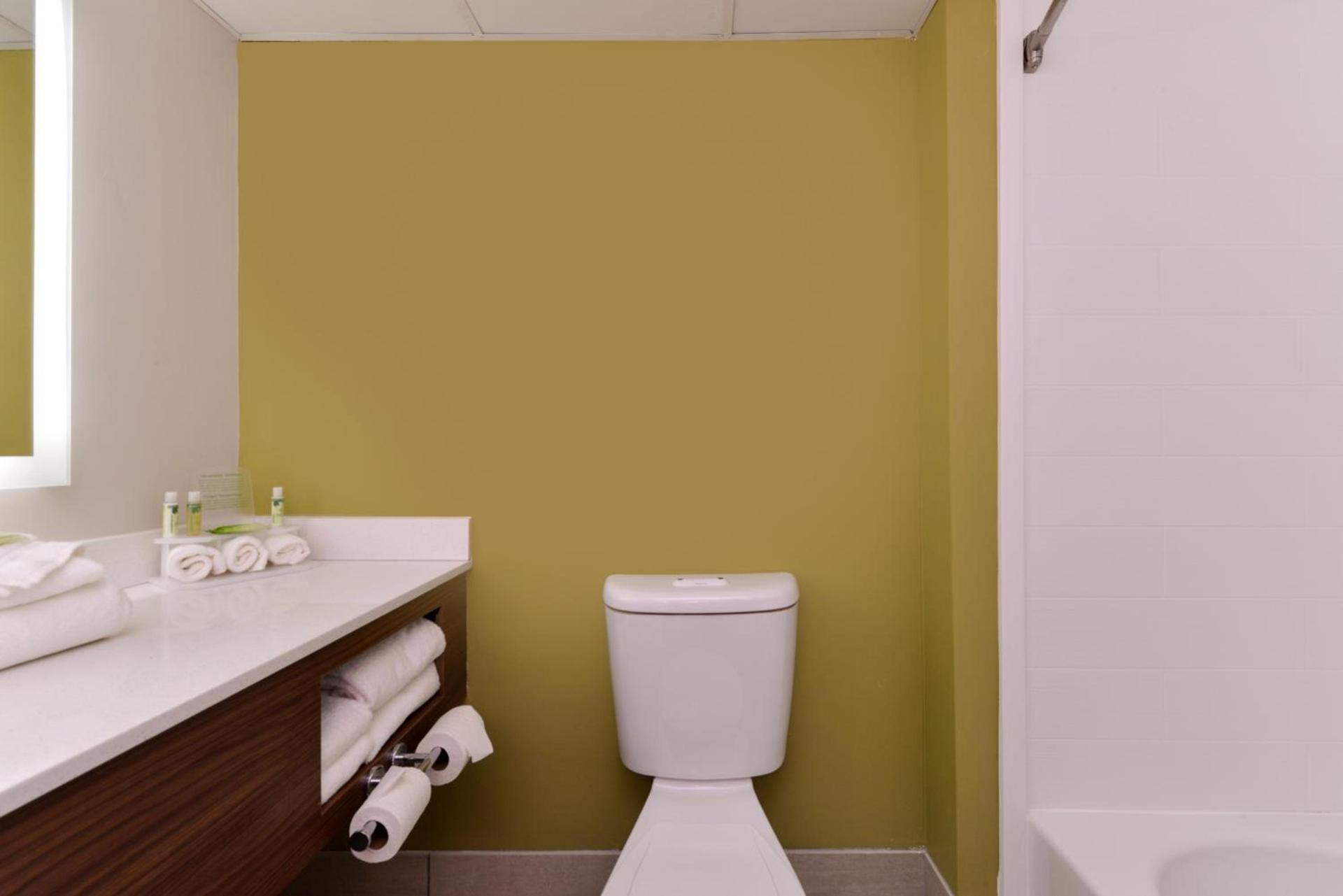 Holiday Inn Express & Suites Raleigh NE - Medical Ctr Area by IHG photo 15