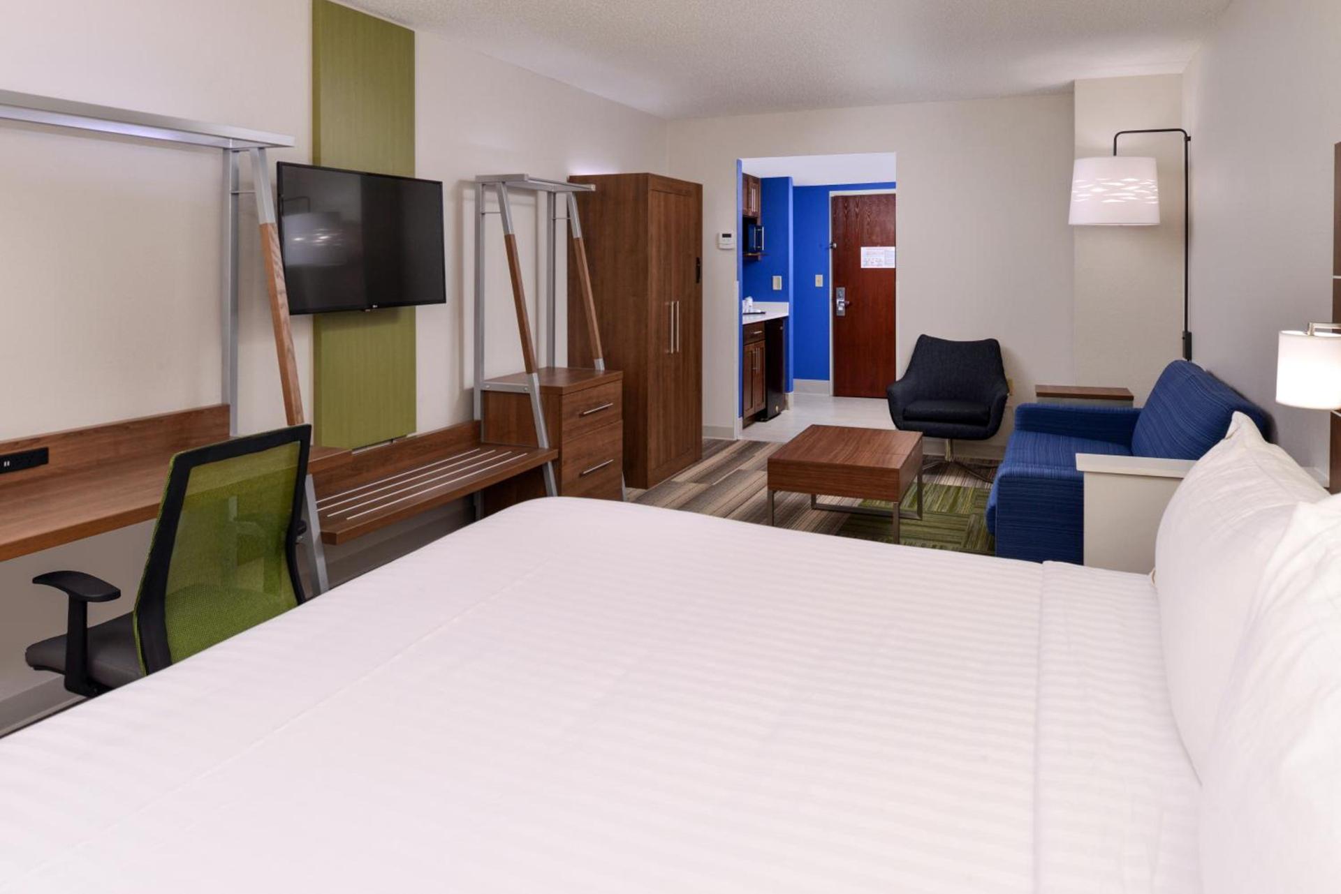 Holiday Inn Express & Suites Raleigh NE - Medical Ctr Area by IHG photo 31