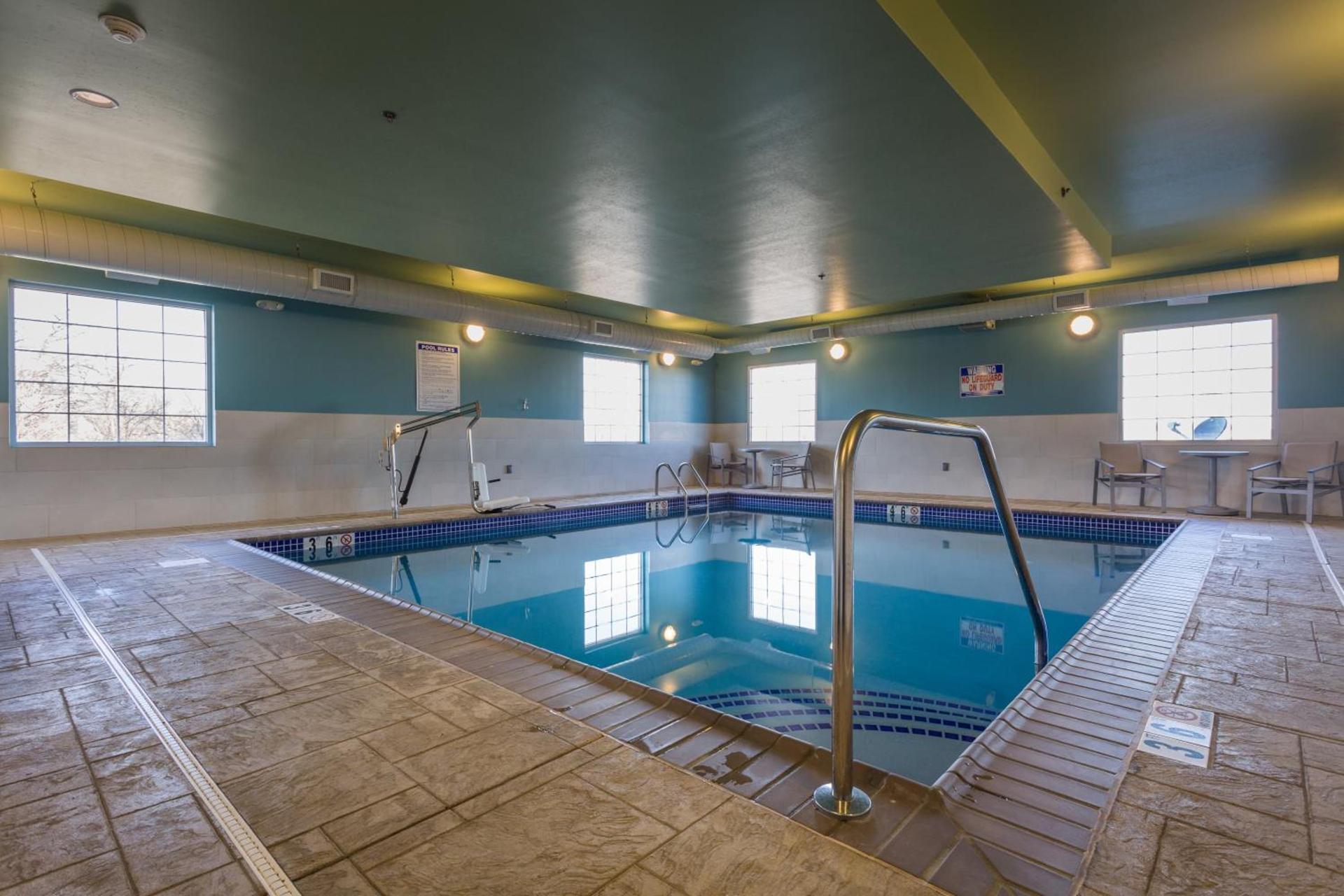 Holiday Inn Express Hotel & Suites Reading by IHG photo 5