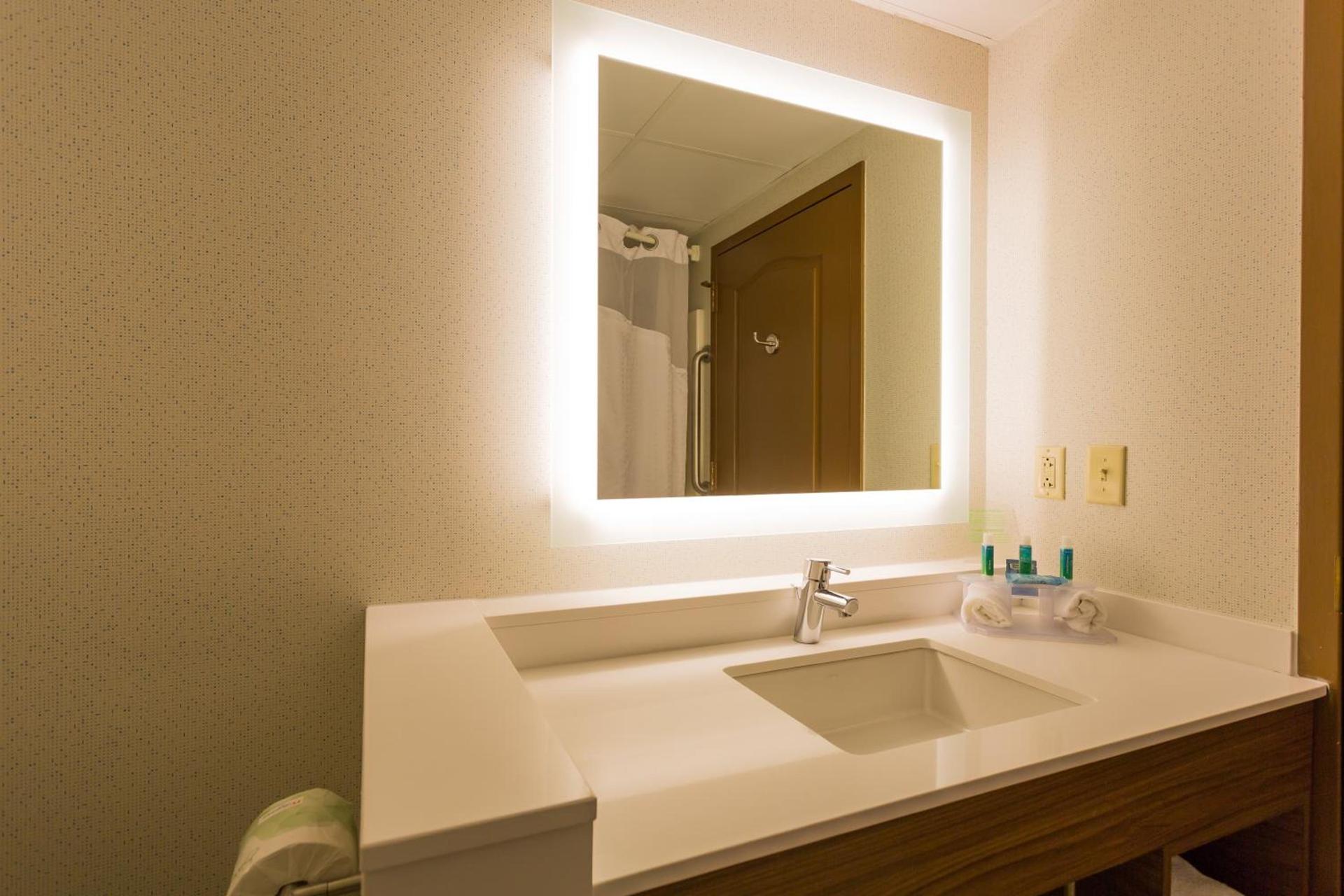 Holiday Inn Express Hotel & Suites Reading by IHG photo 12