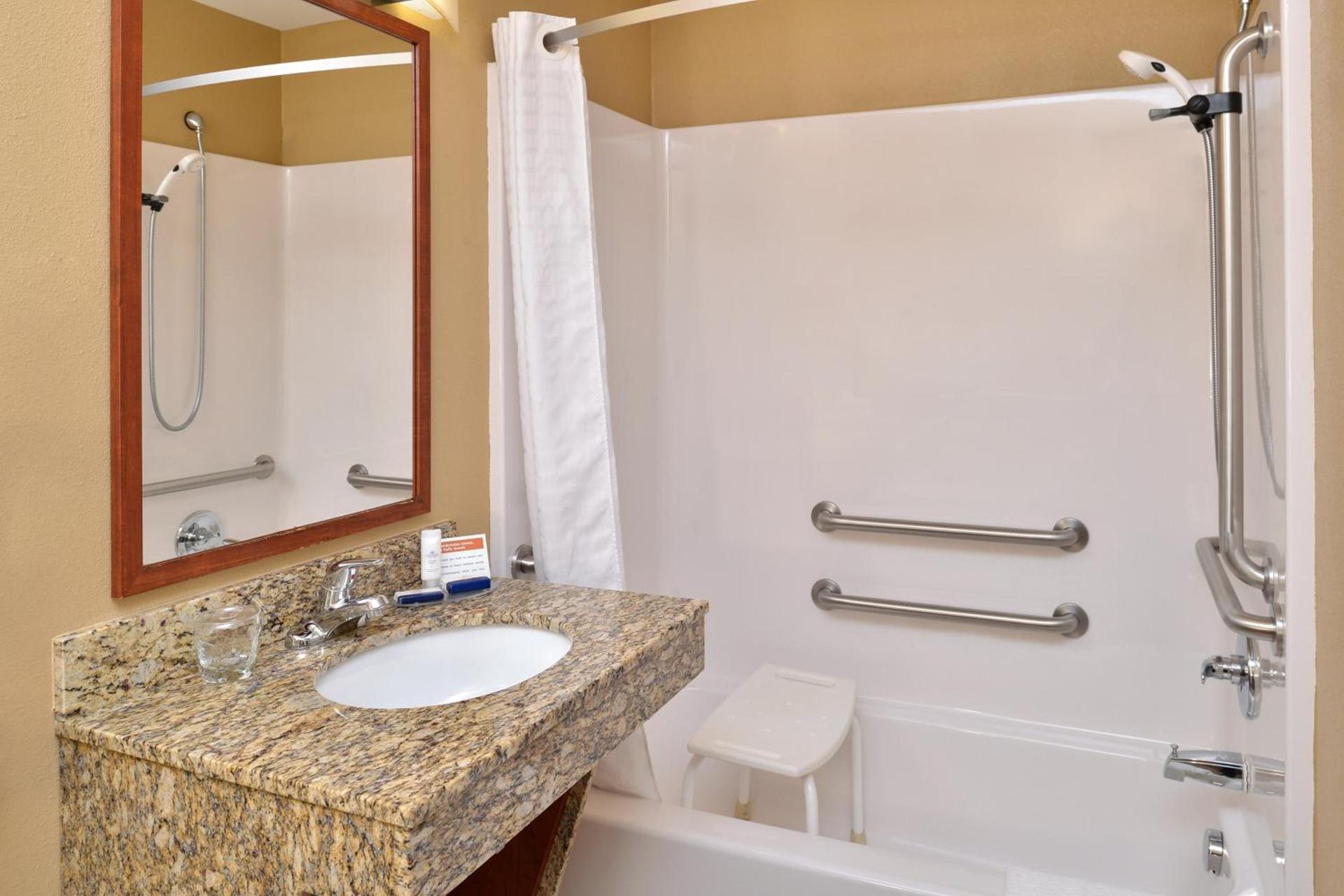 Candlewood Suites Williston by IHG photo 8
