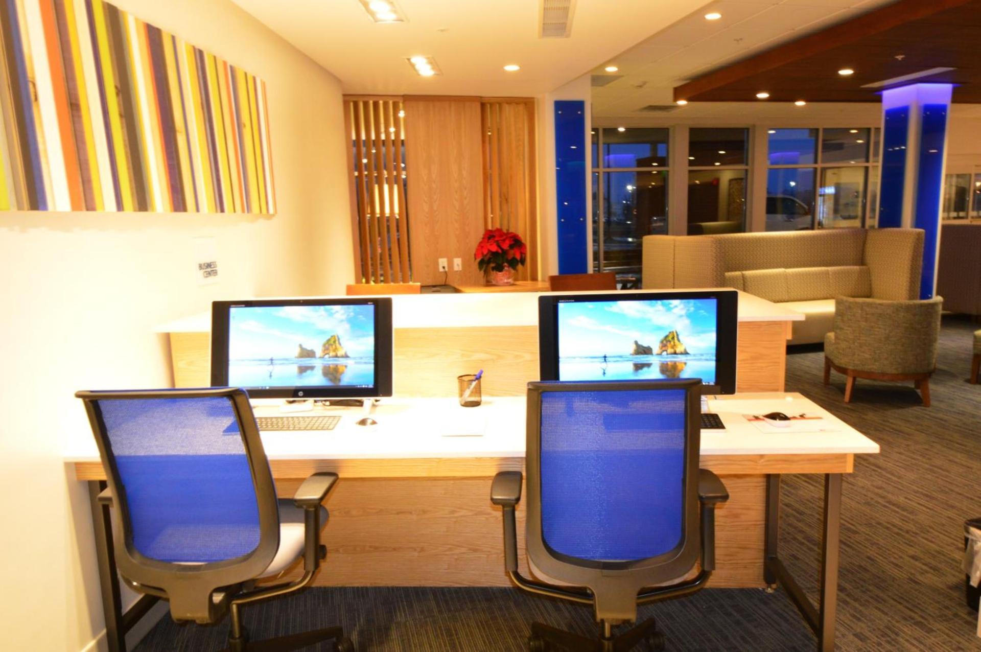 Holiday Inn Express & Suites Toledo West by IHG photo 9