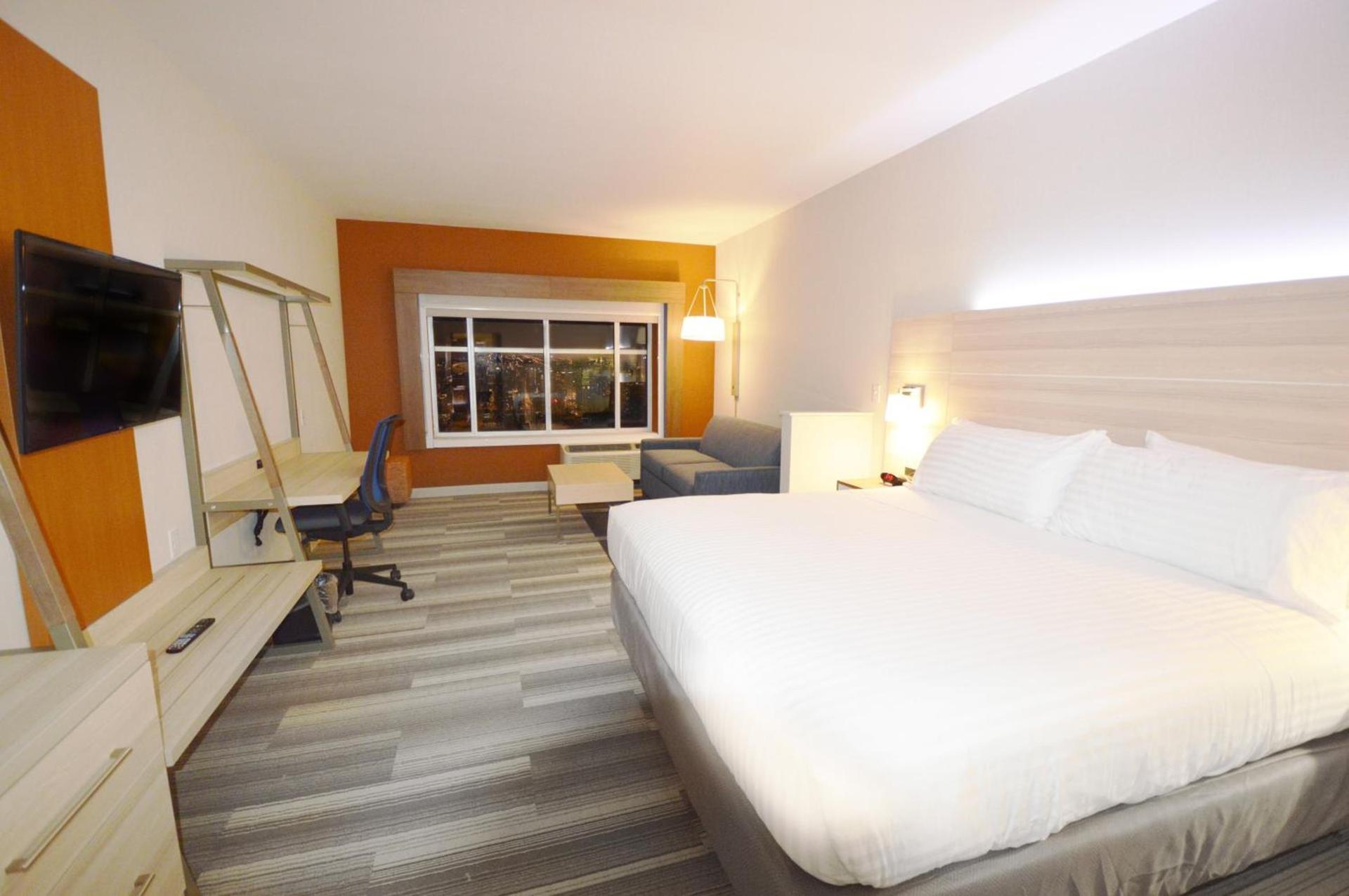 Holiday Inn Express & Suites Toledo West by IHG photo 18