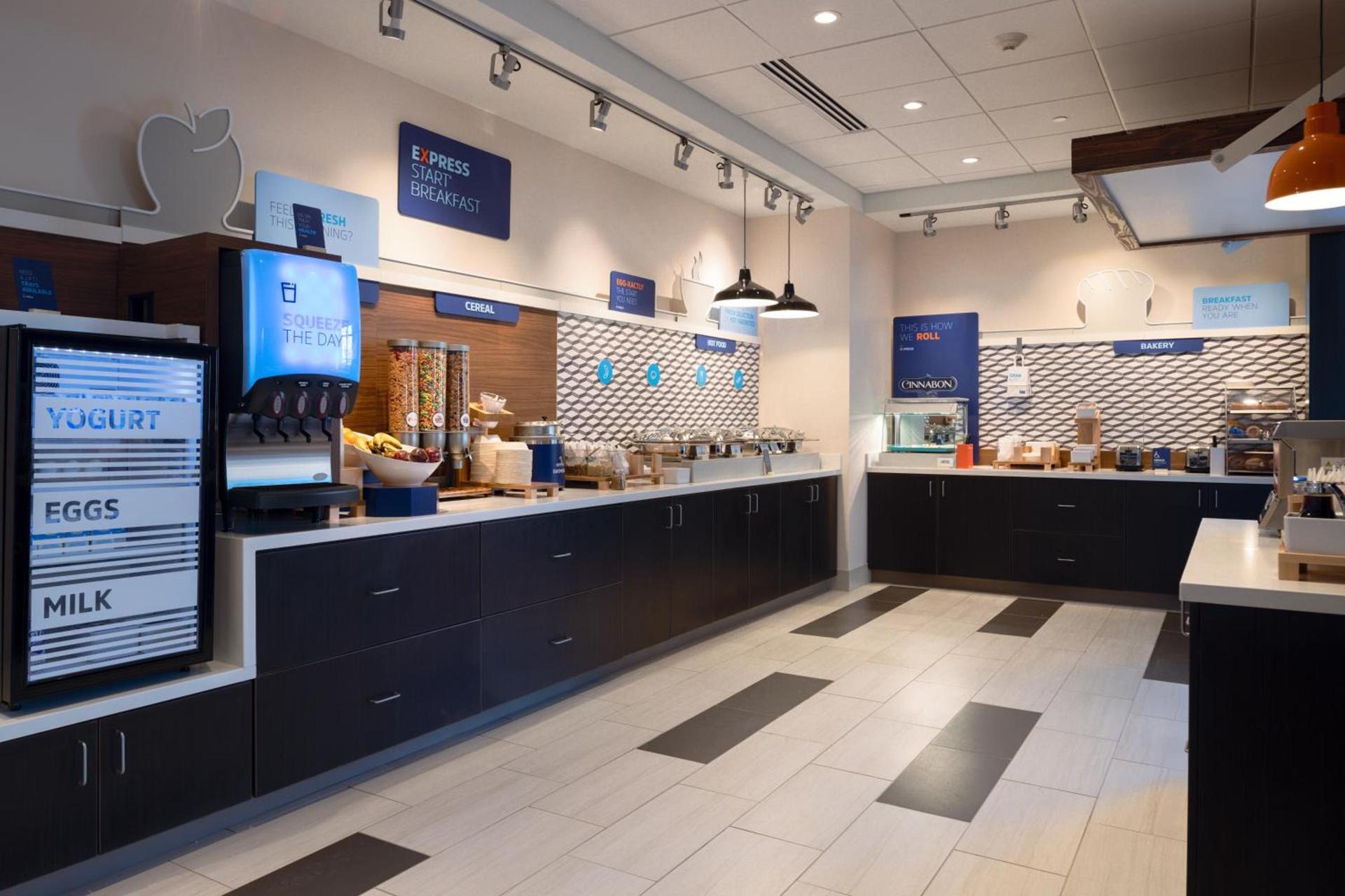 Holiday Inn Express & Suites - Tulsa Downtown - Arts District by IHG photo 7