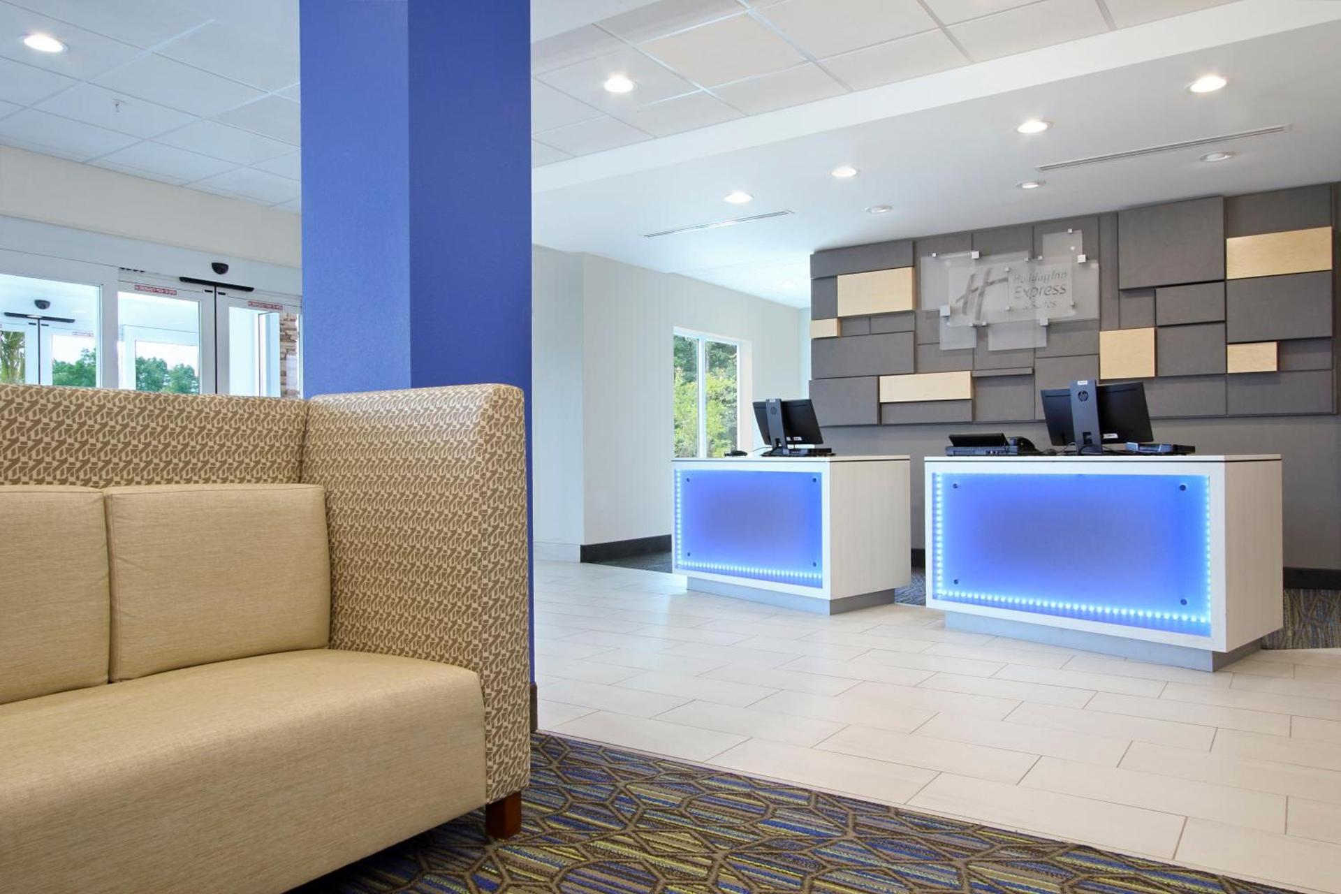 Holiday Inn Express & Suites Columbus North by IHG photo 35