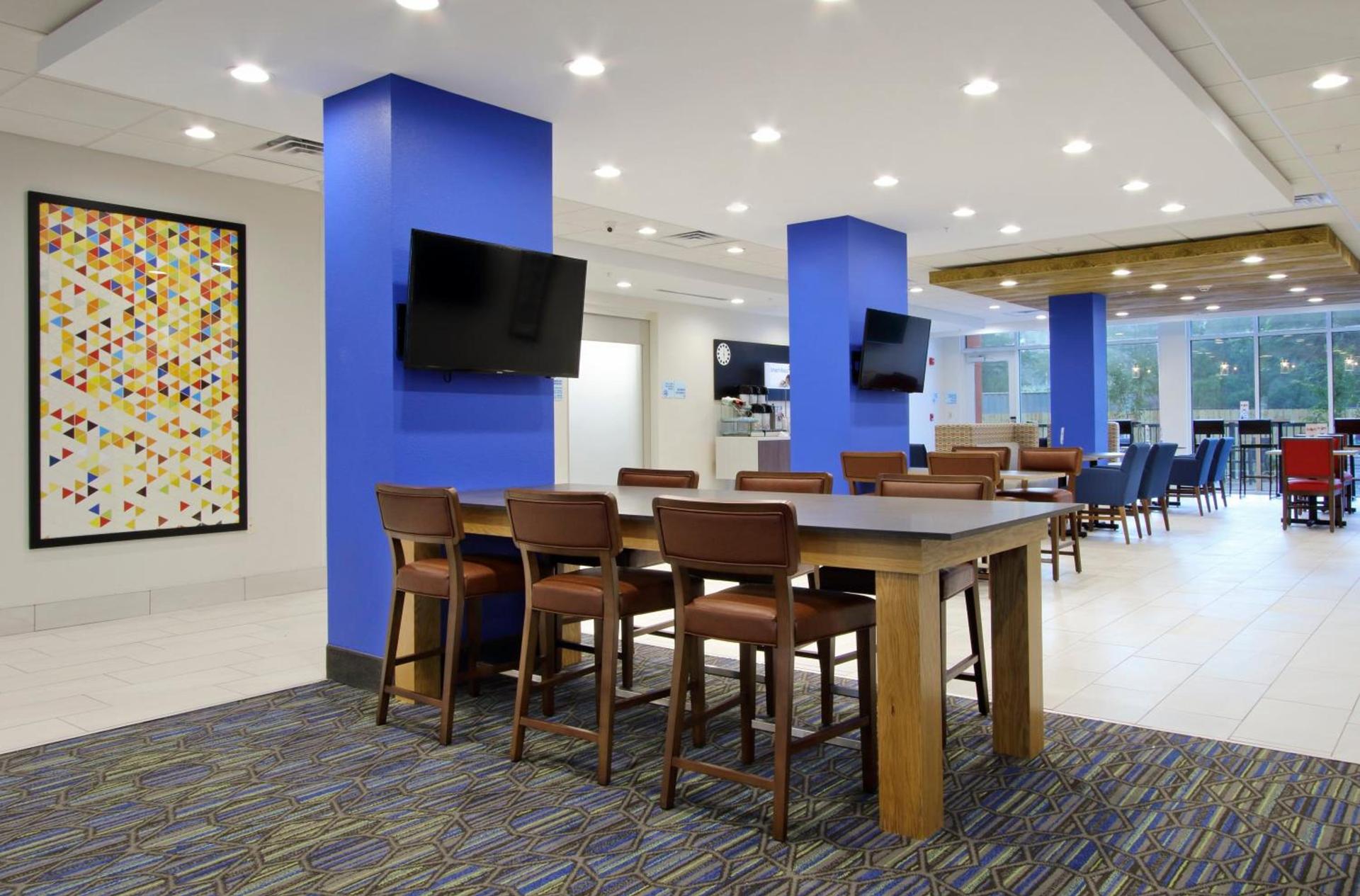 Holiday Inn Express & Suites Columbus North by IHG photo 36