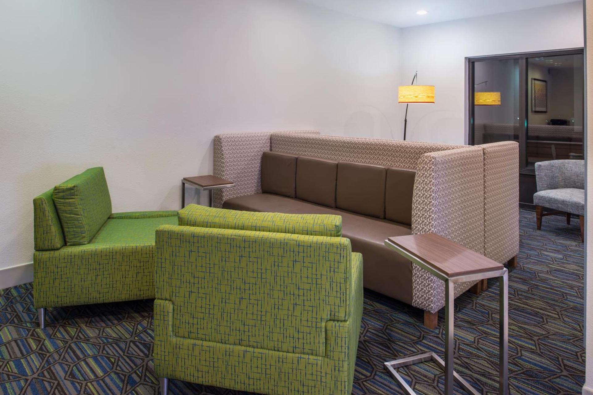 Holiday Inn Express Hotel & Suites Tampa-Anderson Road-Veterans Exp by IHG photo 4