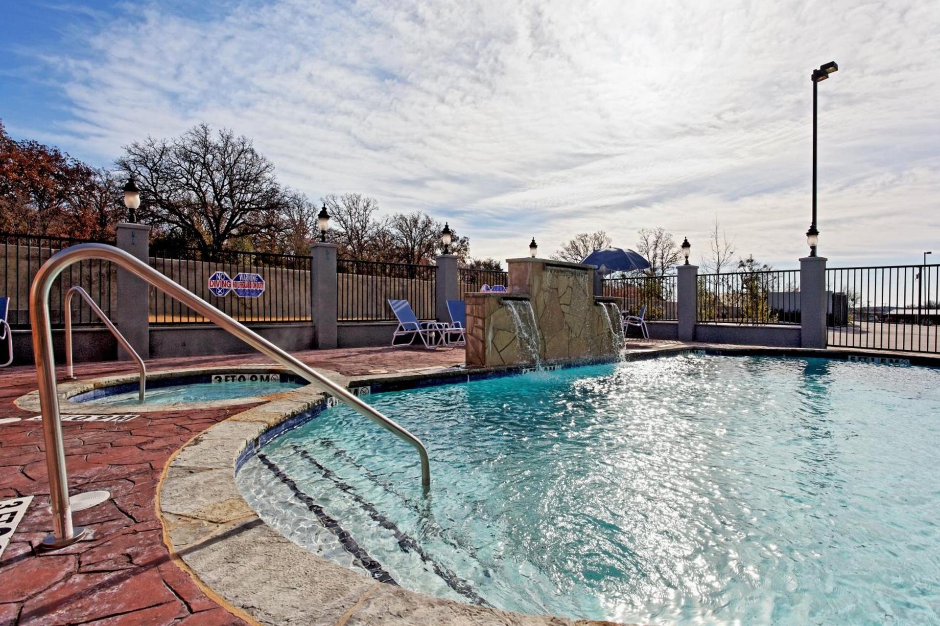 Holiday Inn Express & Suites Graham by IHG photo 12