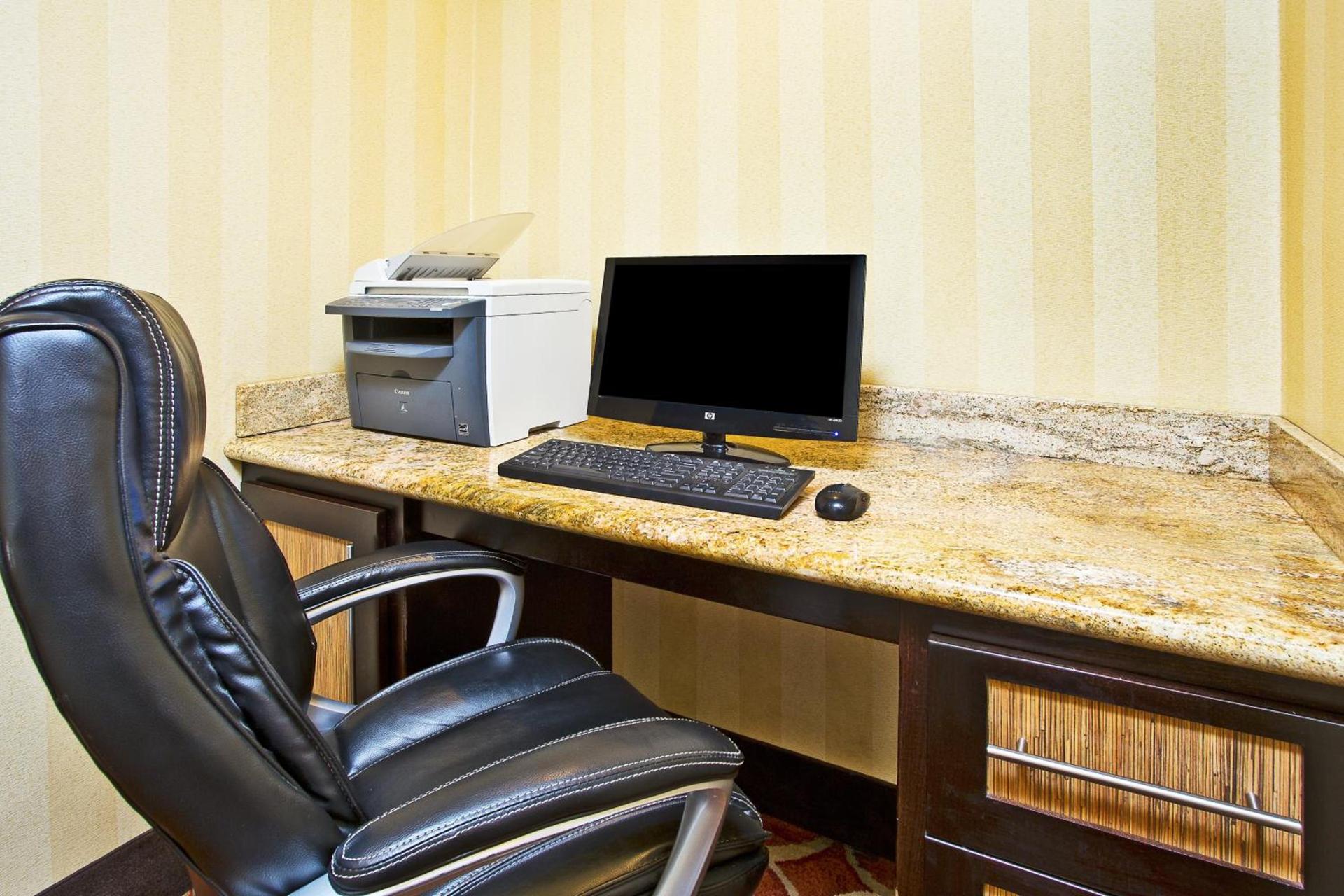 Holiday Inn Express Hotel & Suites Wabash by IHG photo 11