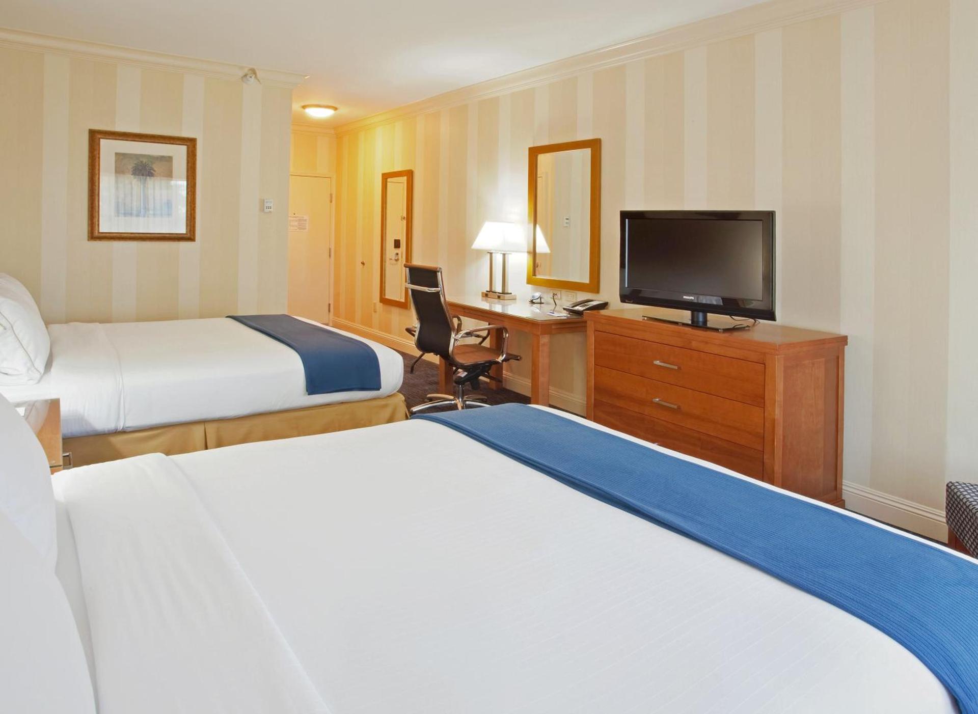 Holiday Inn Express Hotel & Suites Santa Cruz by IHG photo 24