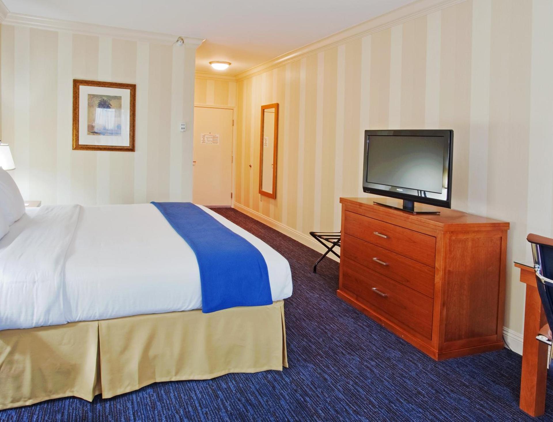 Holiday Inn Express Hotel & Suites Santa Cruz by IHG photo 19