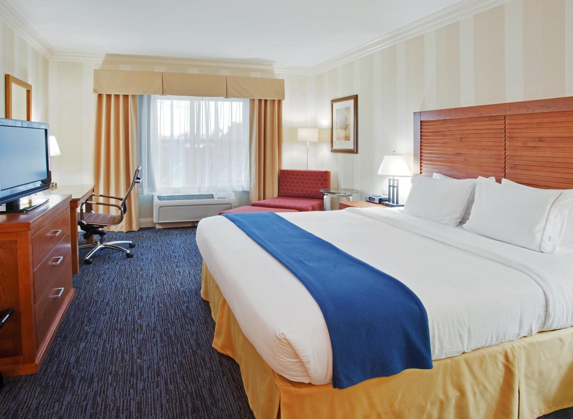 Holiday Inn Express Hotel & Suites Santa Cruz by IHG photo 33
