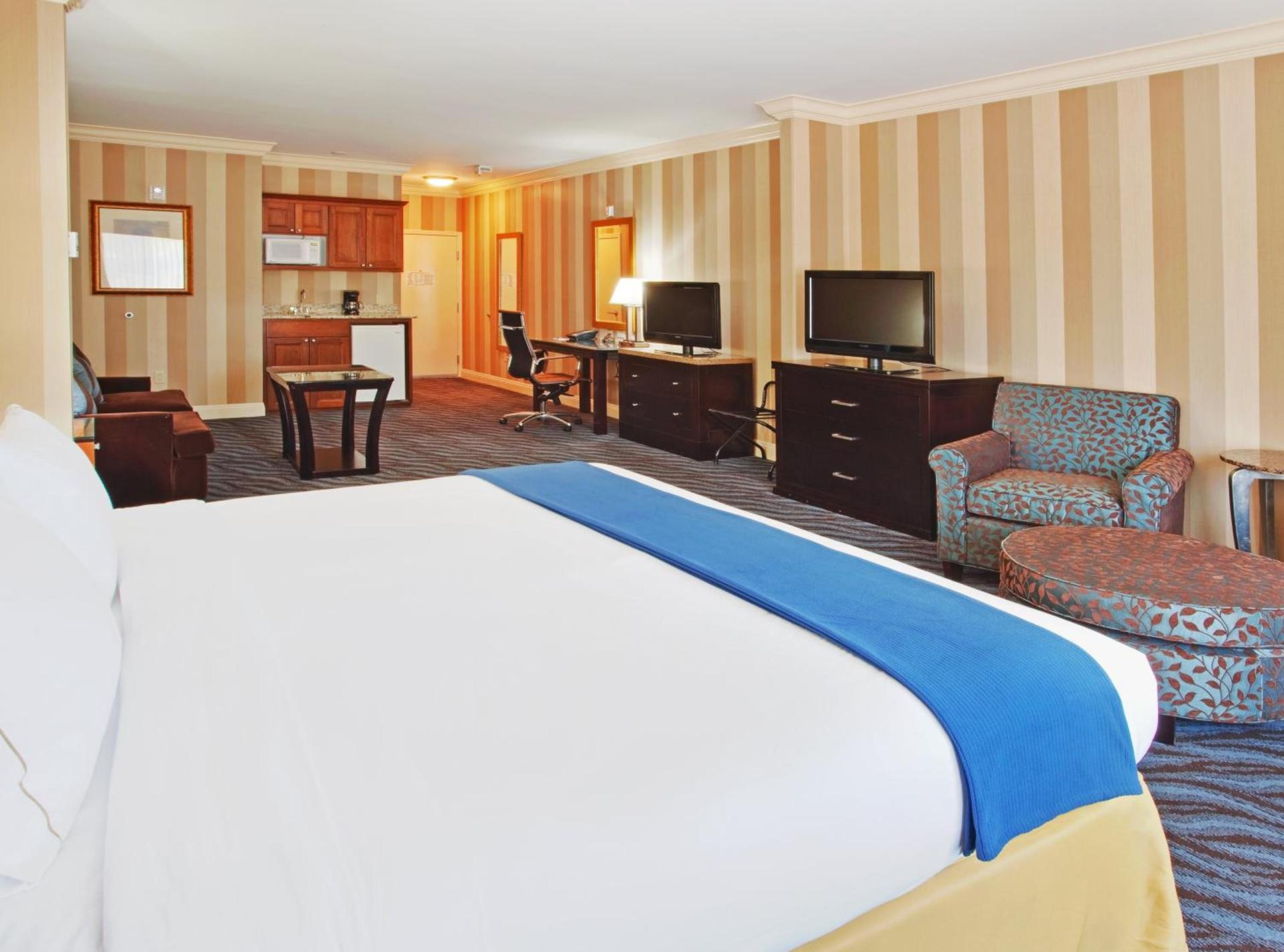 Holiday Inn Express Hotel & Suites Santa Cruz by IHG photo 23
