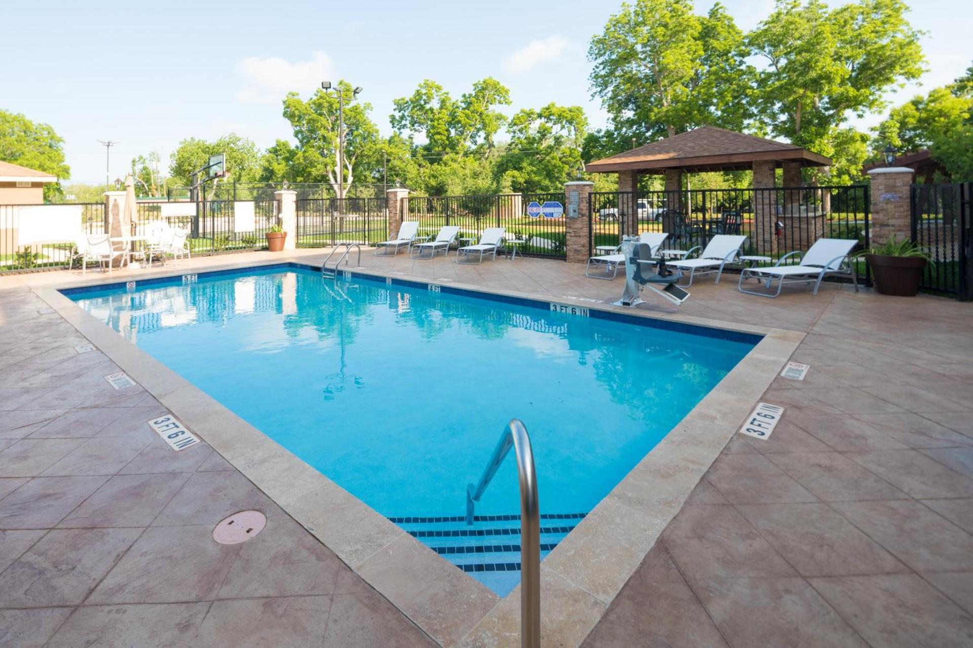 Staybridge Suites - Lake Jackson by IHG photo 8