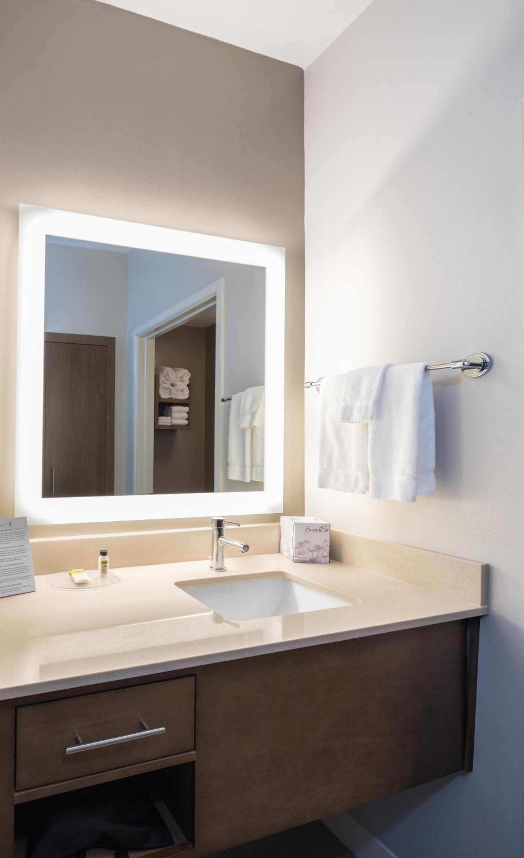 Staybridge Suites - Lake Jackson by IHG photo 32