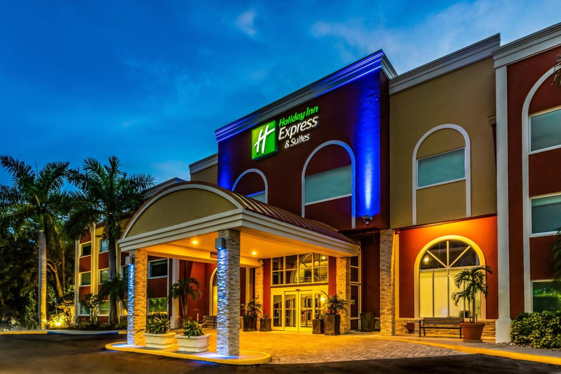 Holiday Inn Express Hotel & Suites Bradenton West by IHG — hotel in Bradenton