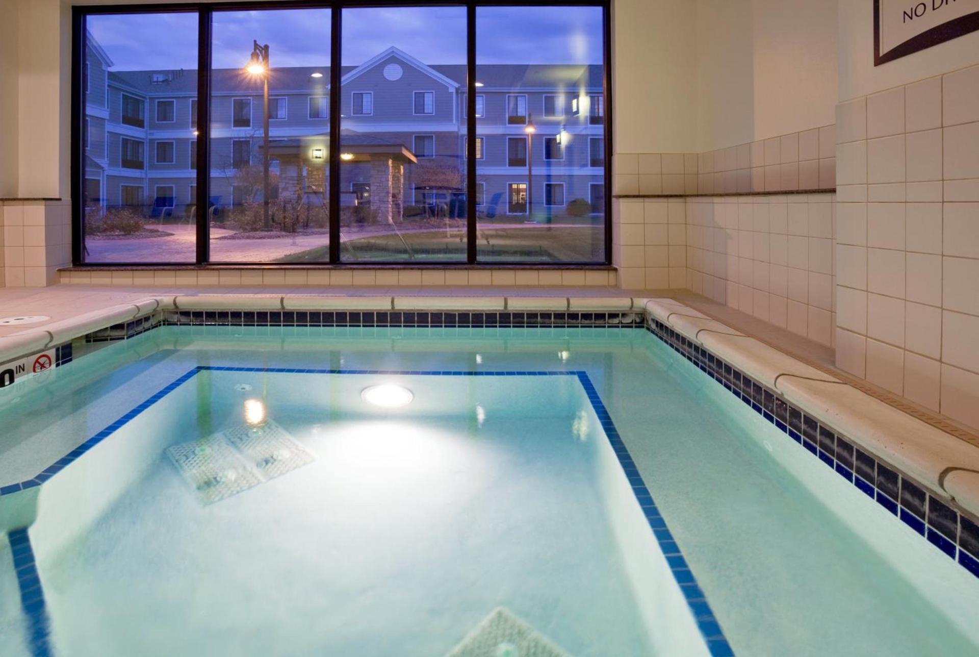 Staybridge Suites Milwaukee West-Oconomowoc by IHG photo 55