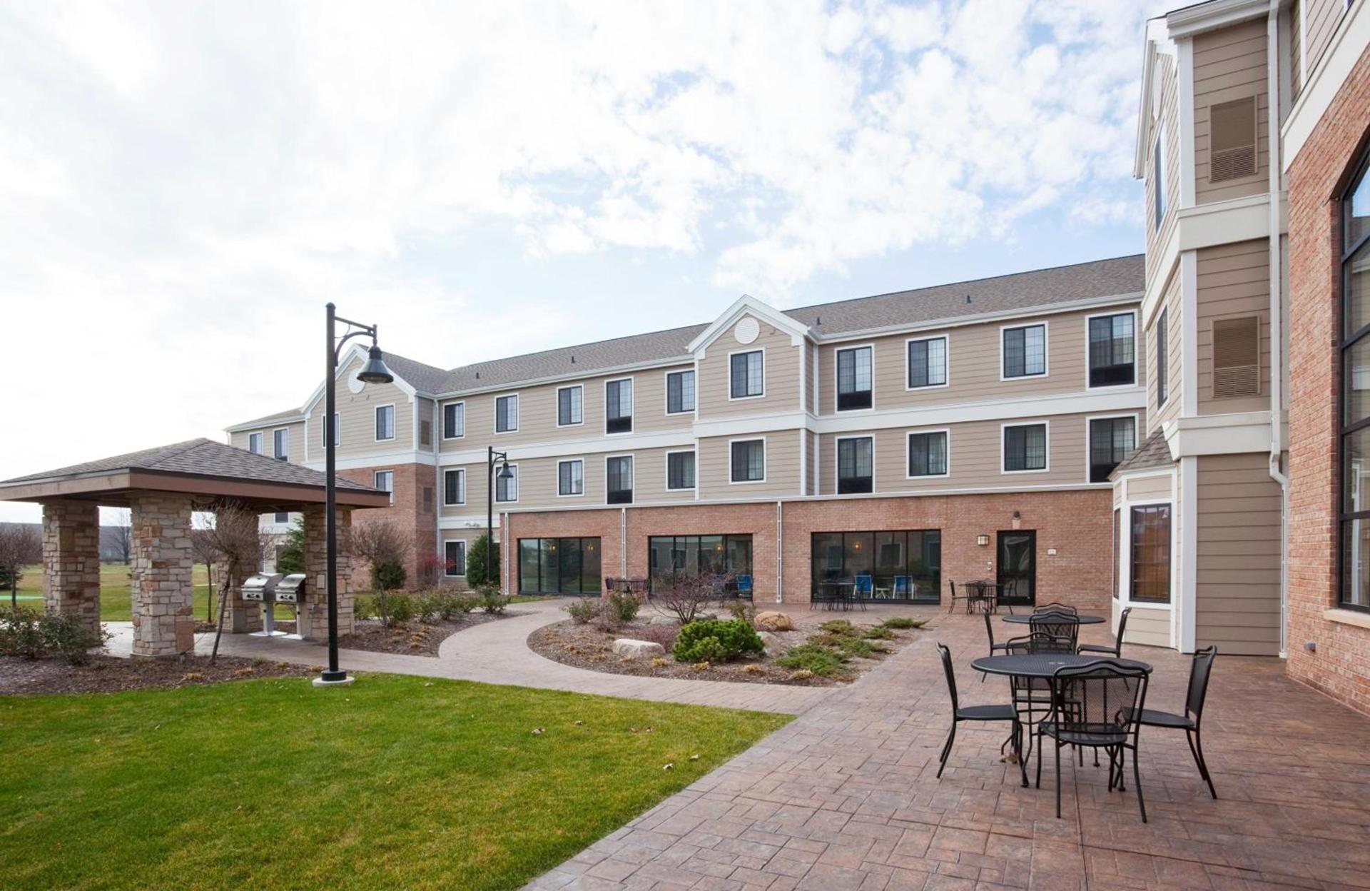 Staybridge Suites Milwaukee West-Oconomowoc by IHG photo 12