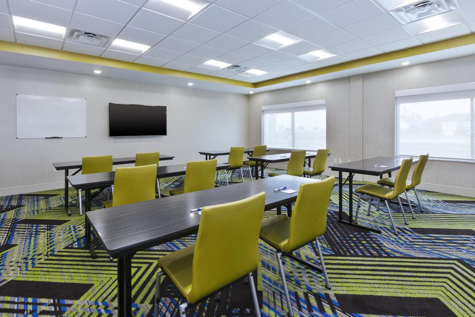 Holiday Inn Express & Suites - Painesville - Concord by IHG photo 2