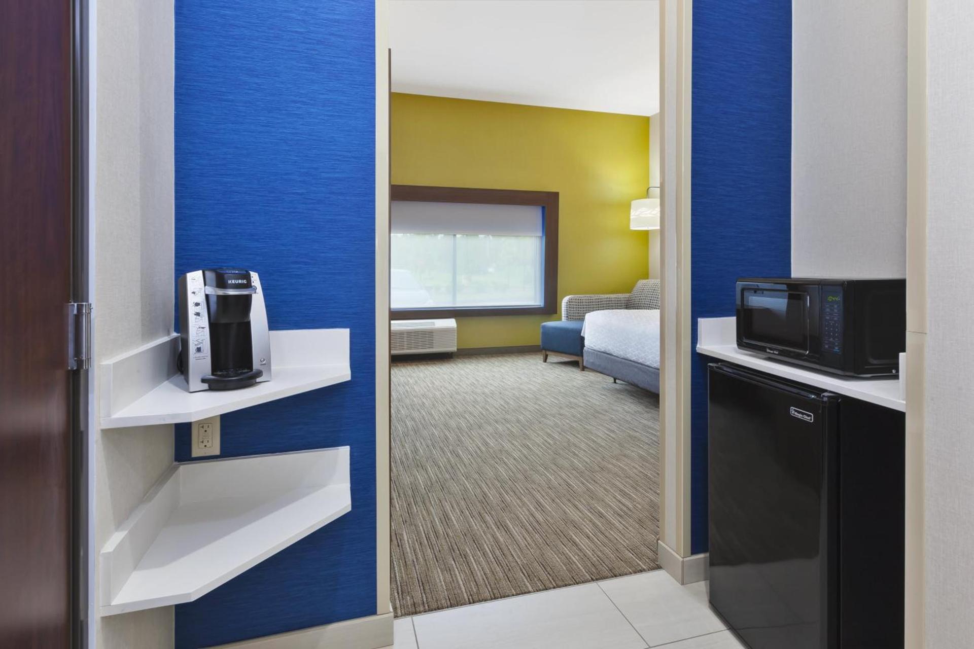 Holiday Inn Express & Suites - Painesville - Concord by IHG photo 10