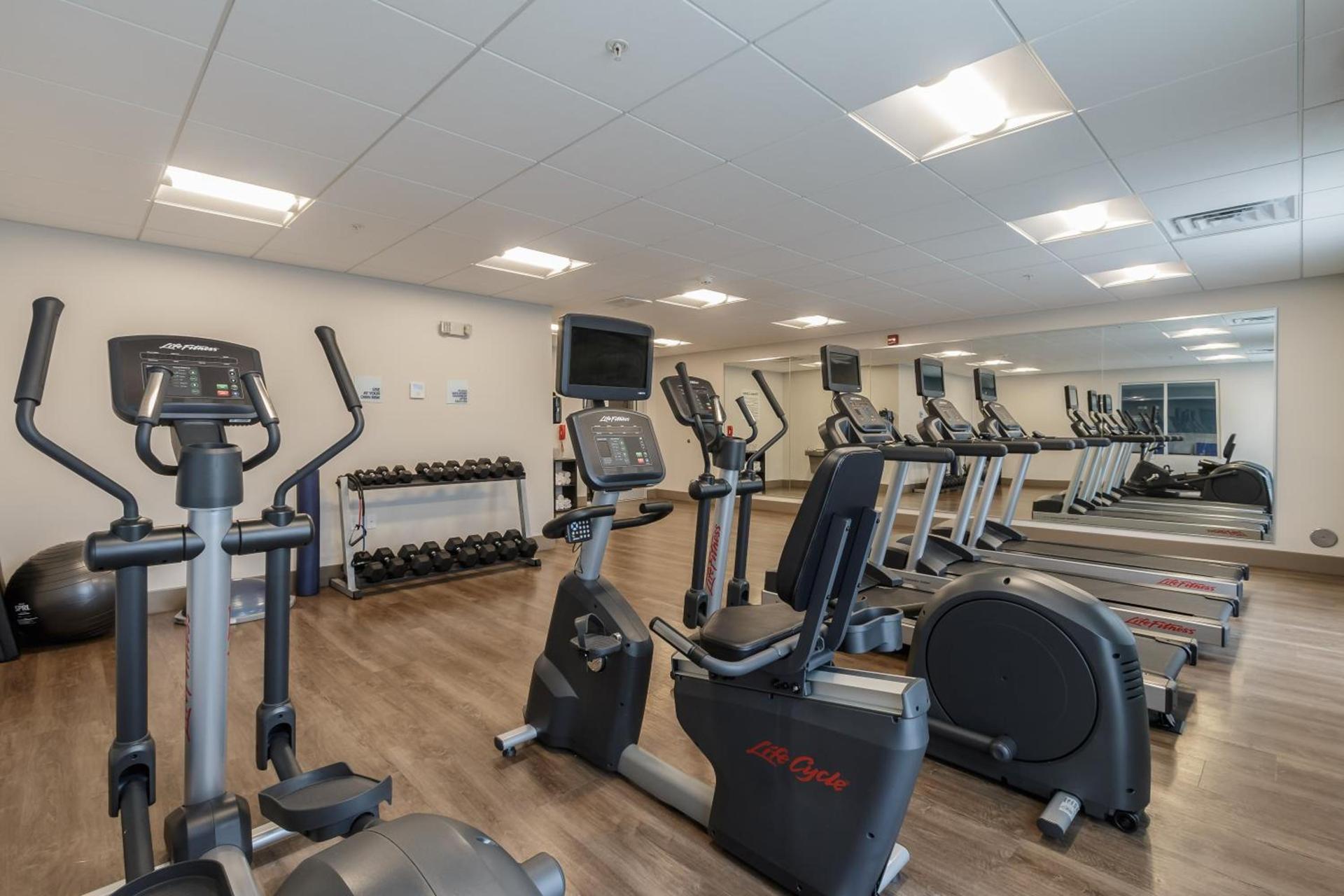 Holiday Inn Express & Suites- South Bend Casino by IHG photo 9