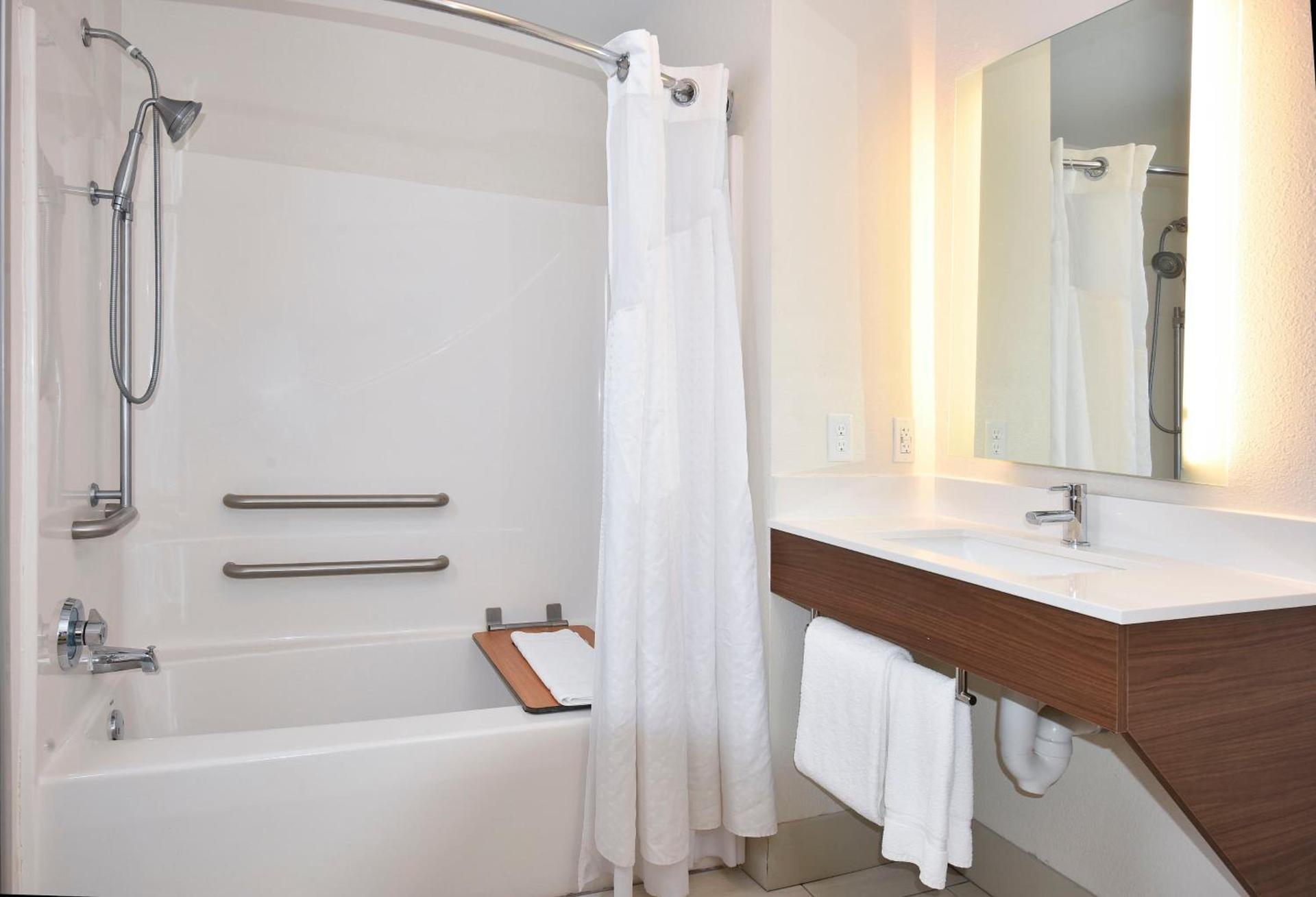 Holiday Inn Express Hotel & Suites Selma by IHG photo 29