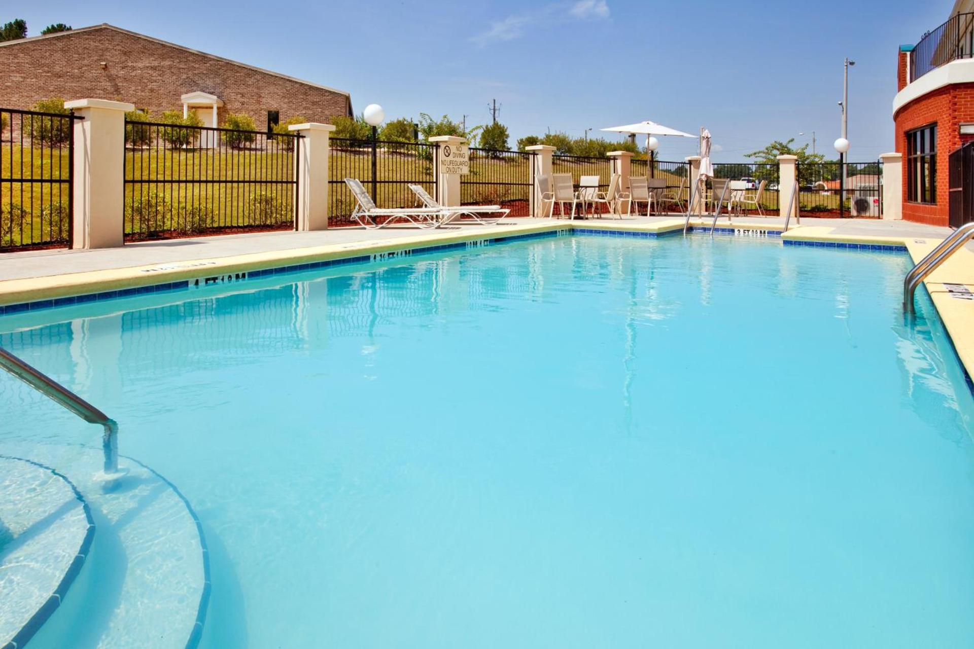 Holiday Inn Express Hotel & Suites Selma by IHG photo 17