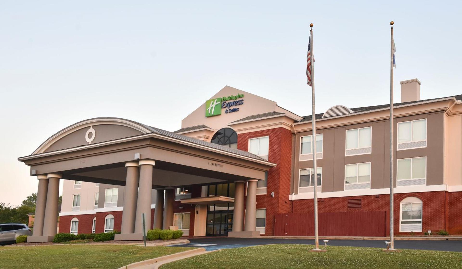 Holiday Inn Express Hotel & Suites Selma by IHG — hotel in Selma