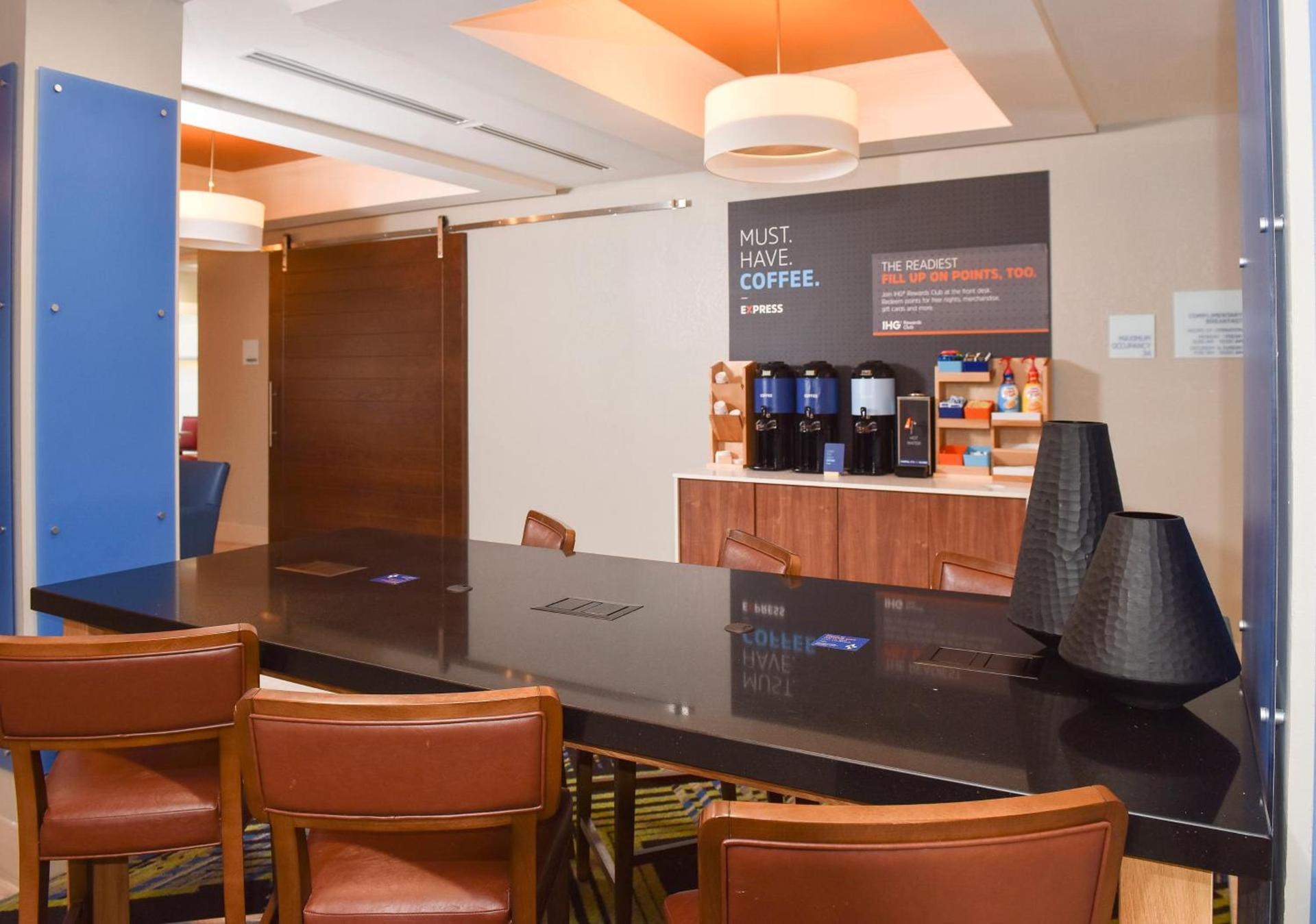 Holiday Inn Express Hotel & Suites Selma by IHG photo 4