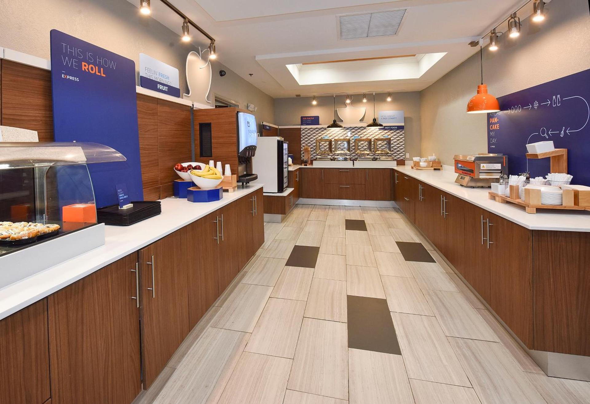 Holiday Inn Express Hotel & Suites Selma by IHG photo 25