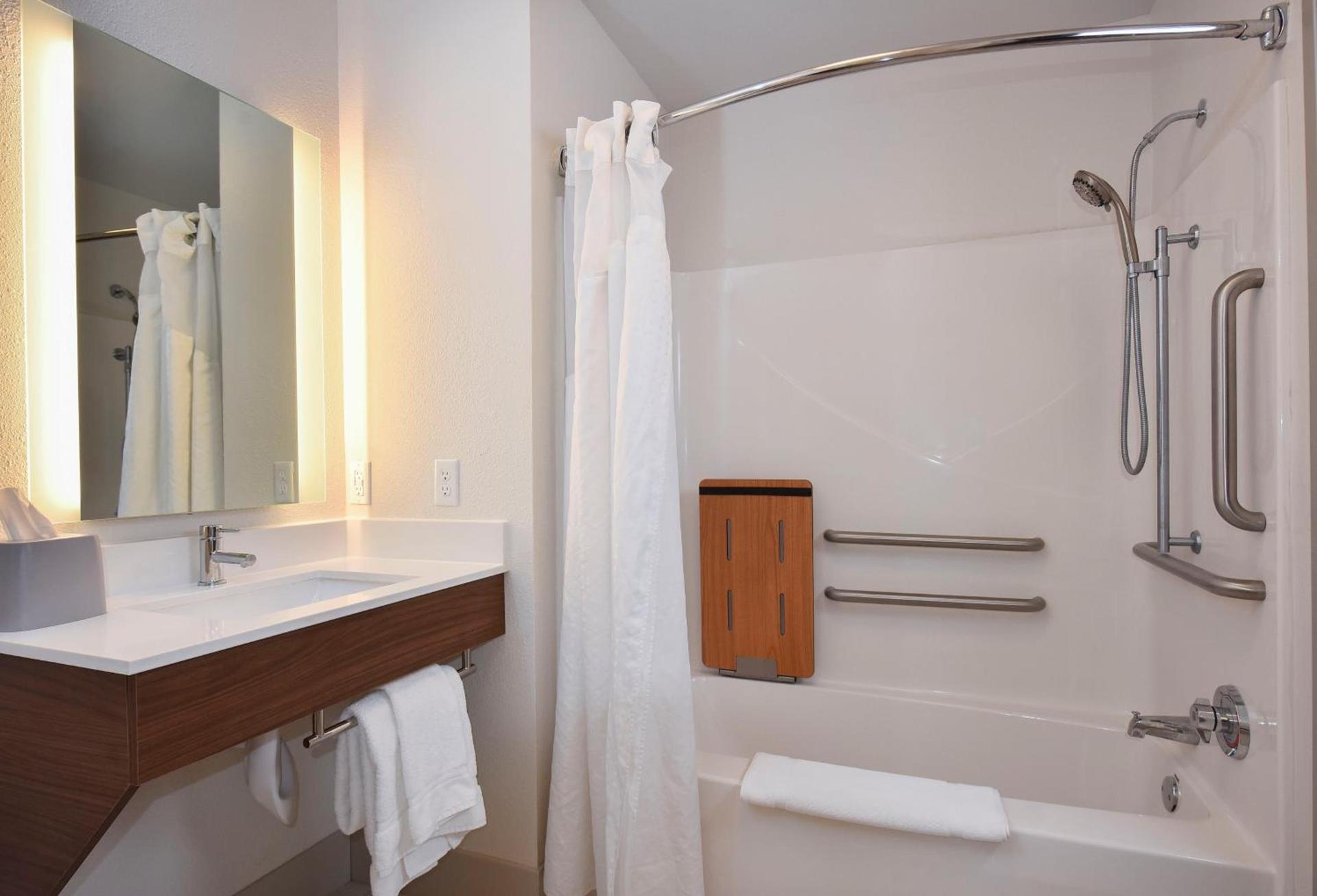 Holiday Inn Express Hotel & Suites Selma by IHG photo 32