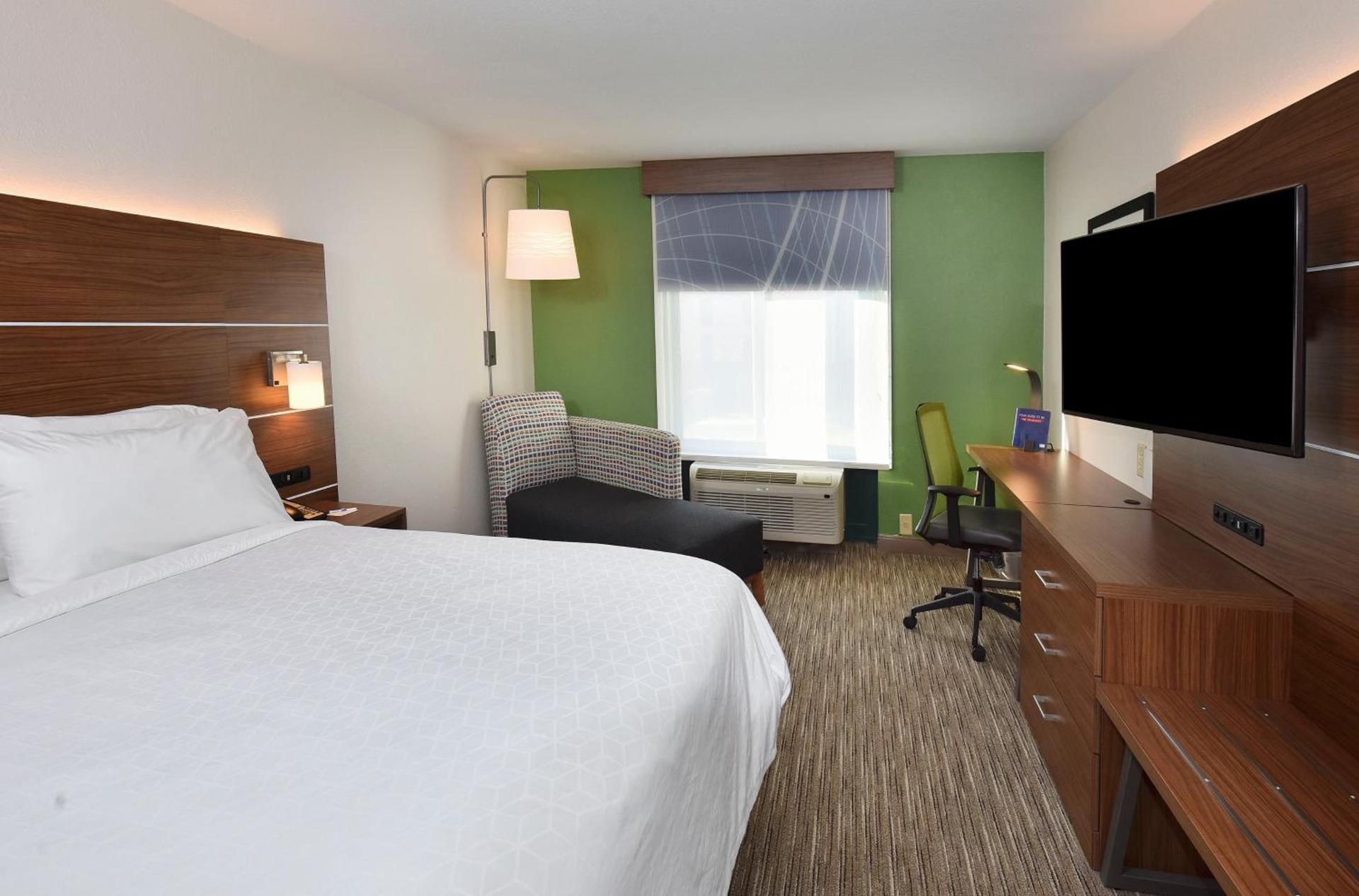 Holiday Inn Express Hotel & Suites Selma by IHG photo 38